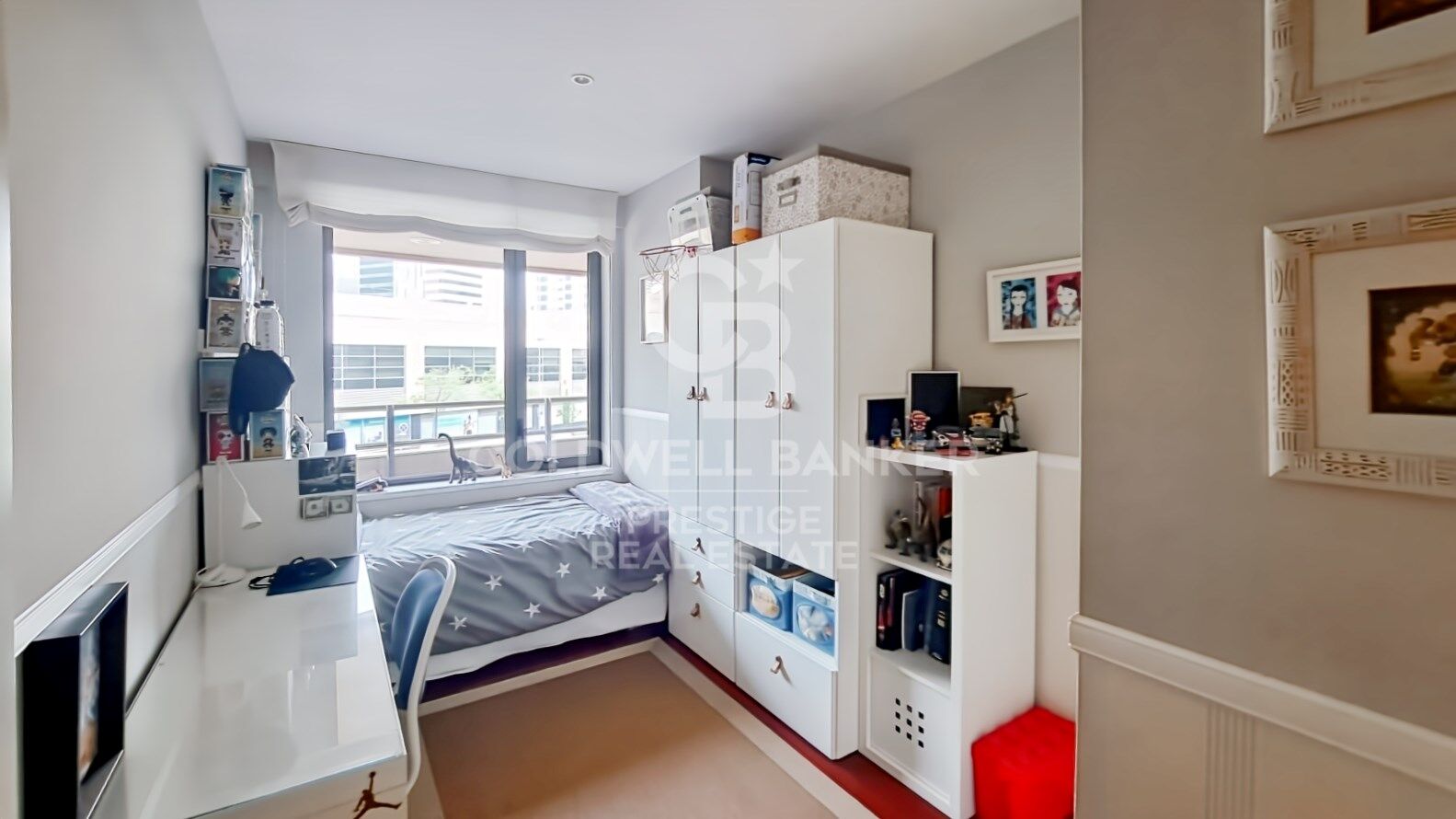 Piso con dos piscinas comunitarias, gimnasio, pistas de padel, parking y trastero