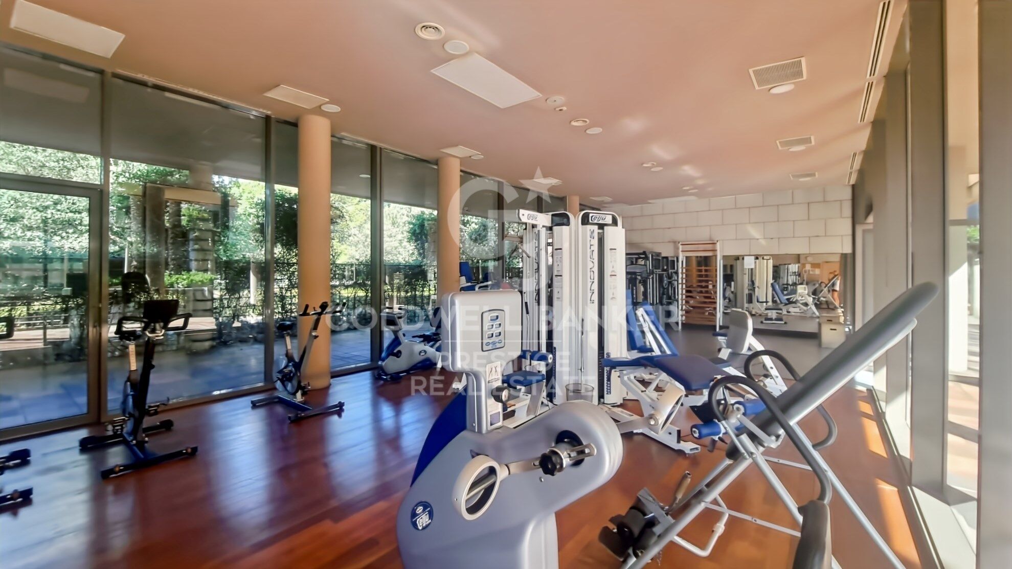 Apartment with two communal swimming pools, gym, paddle tennis courts, parking and storage room