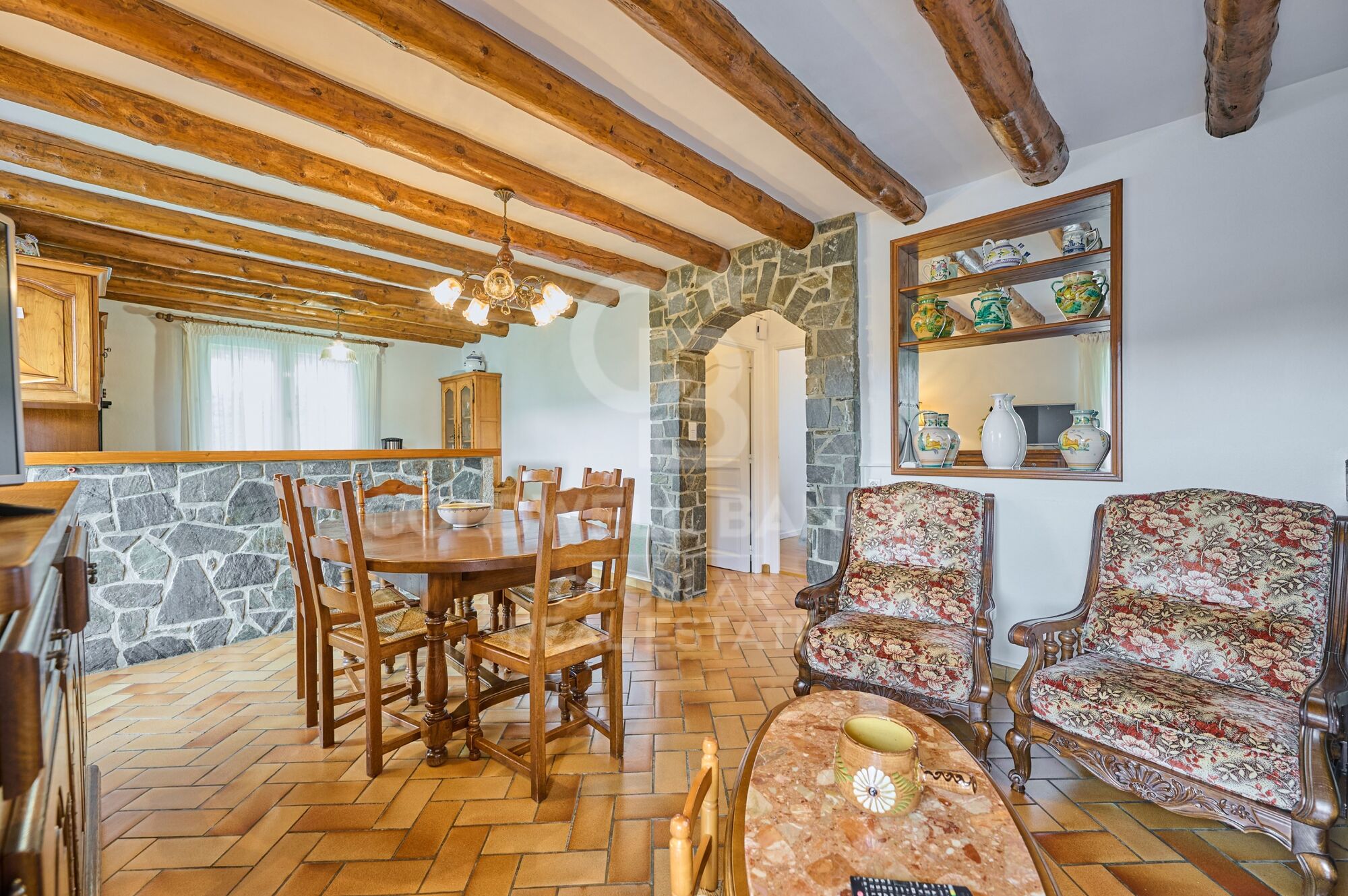 Casa Independiente con jardín soleado y vistas