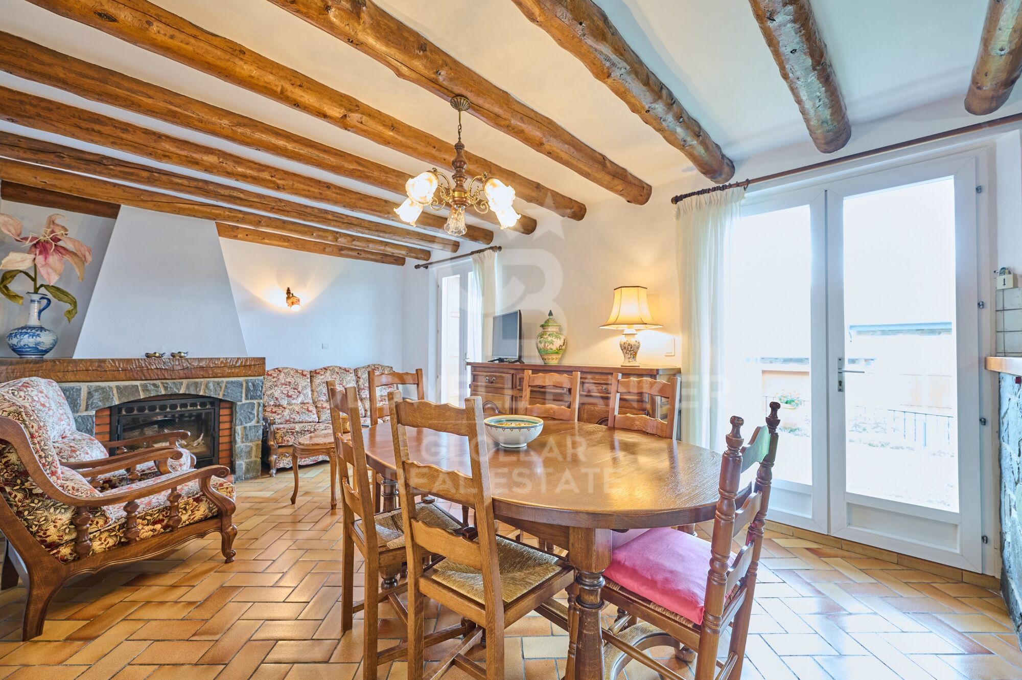 Casa Independiente con jardín soleado y vistas