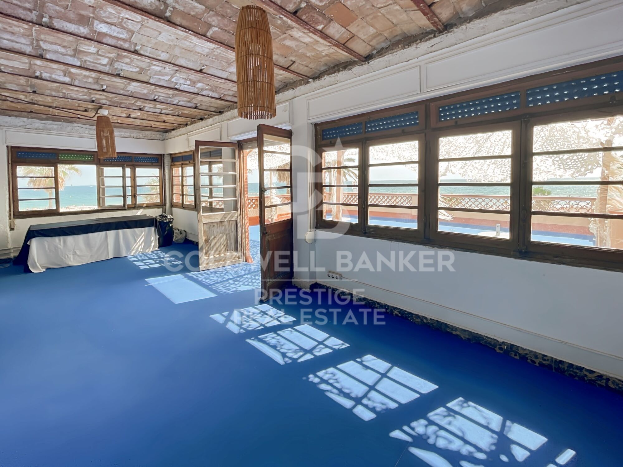 A 3 winds, first line with sea views and 50m2 terrace at ground level