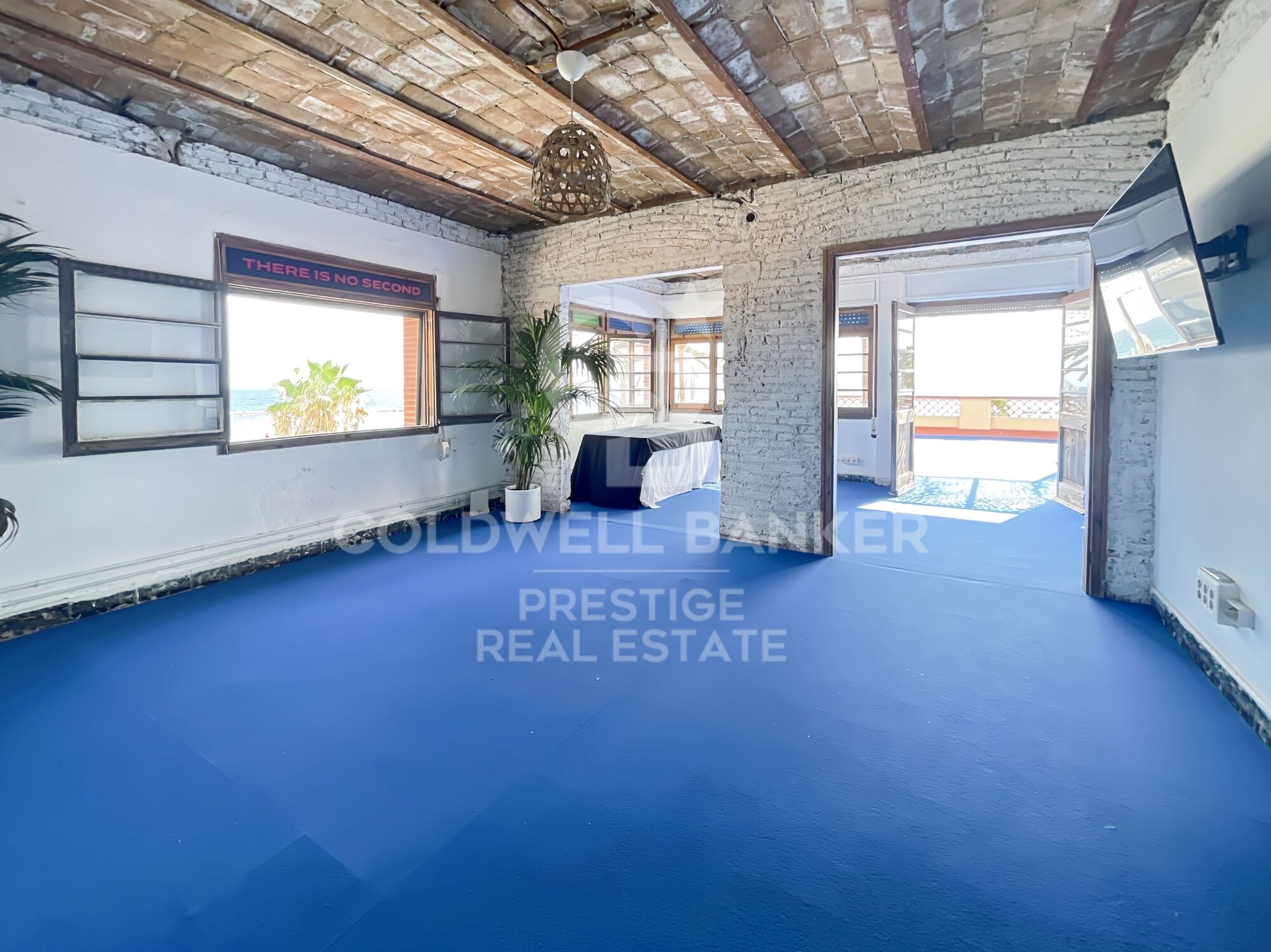 A 3 winds, first line with sea views and 50m2 terrace at ground level