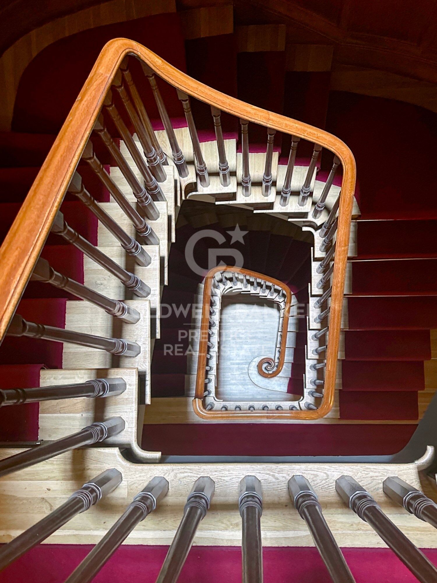 Spacious apartment to renovate in Sant Gervasi.