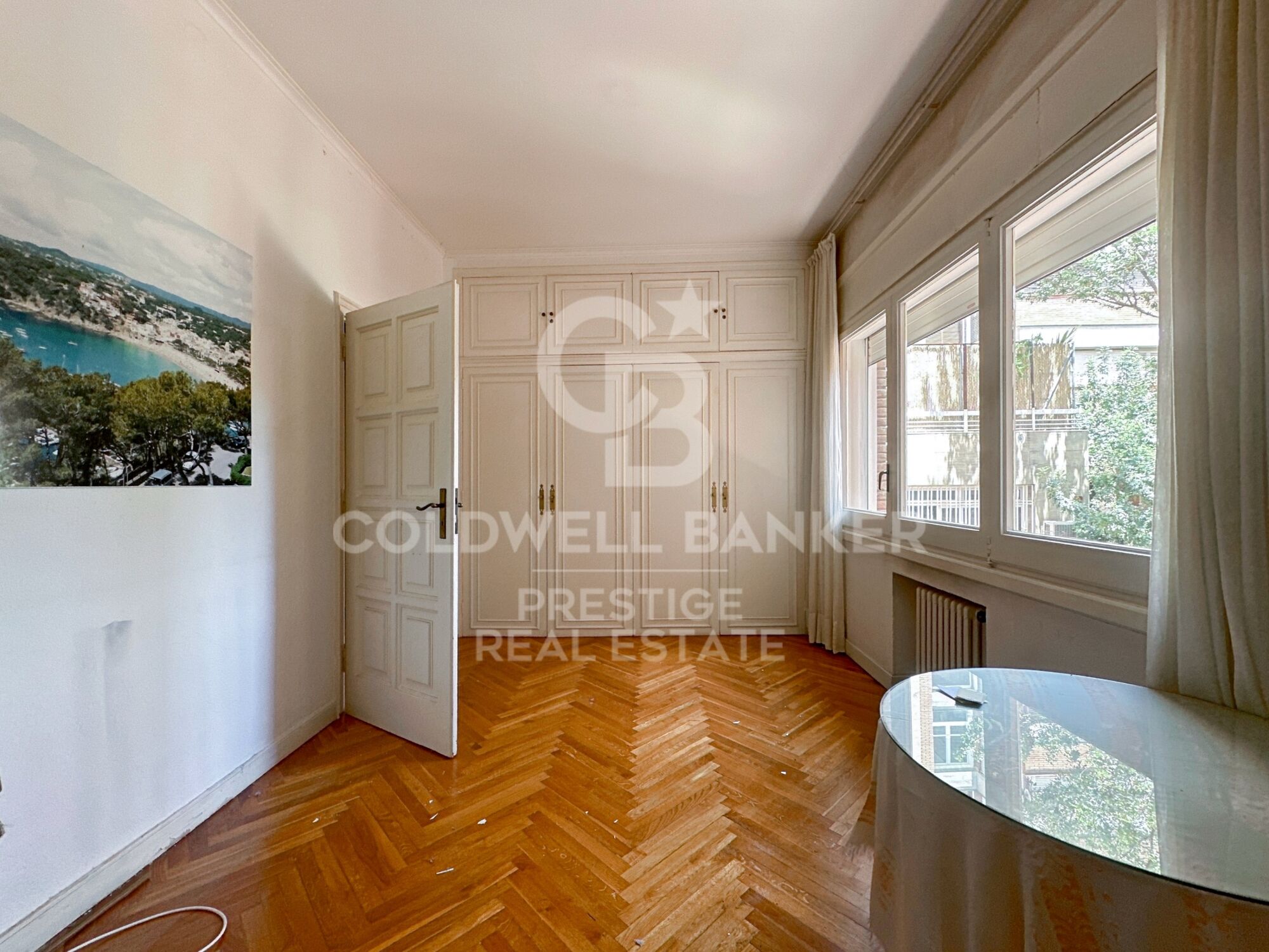 Spacious apartment to renovate in Sant Gervasi.