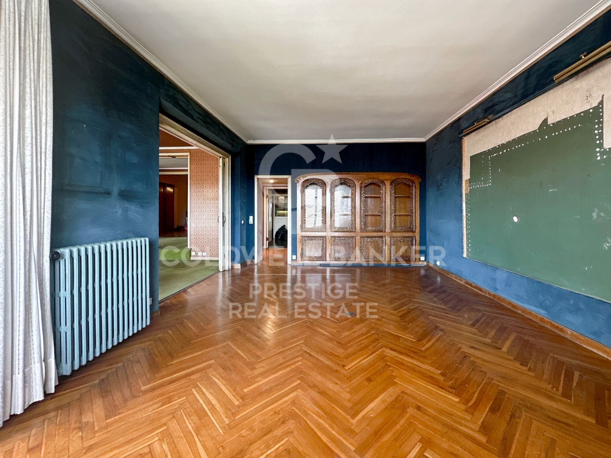 Geräumige herrschaftliche Wohnung zur Renovierung in Sant Gervasi.