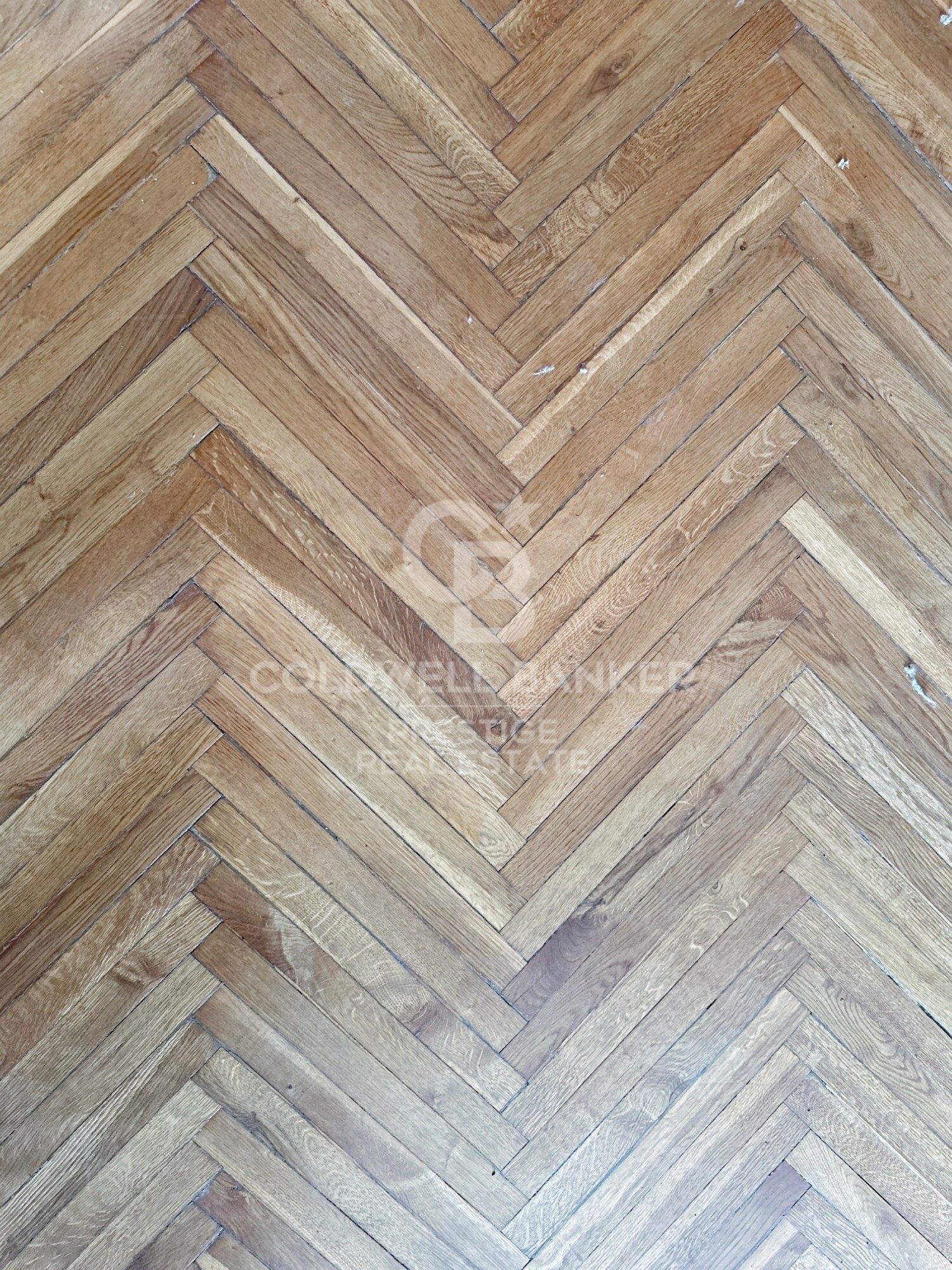 Amplio piso señorial a reformar en Sant Gervasi