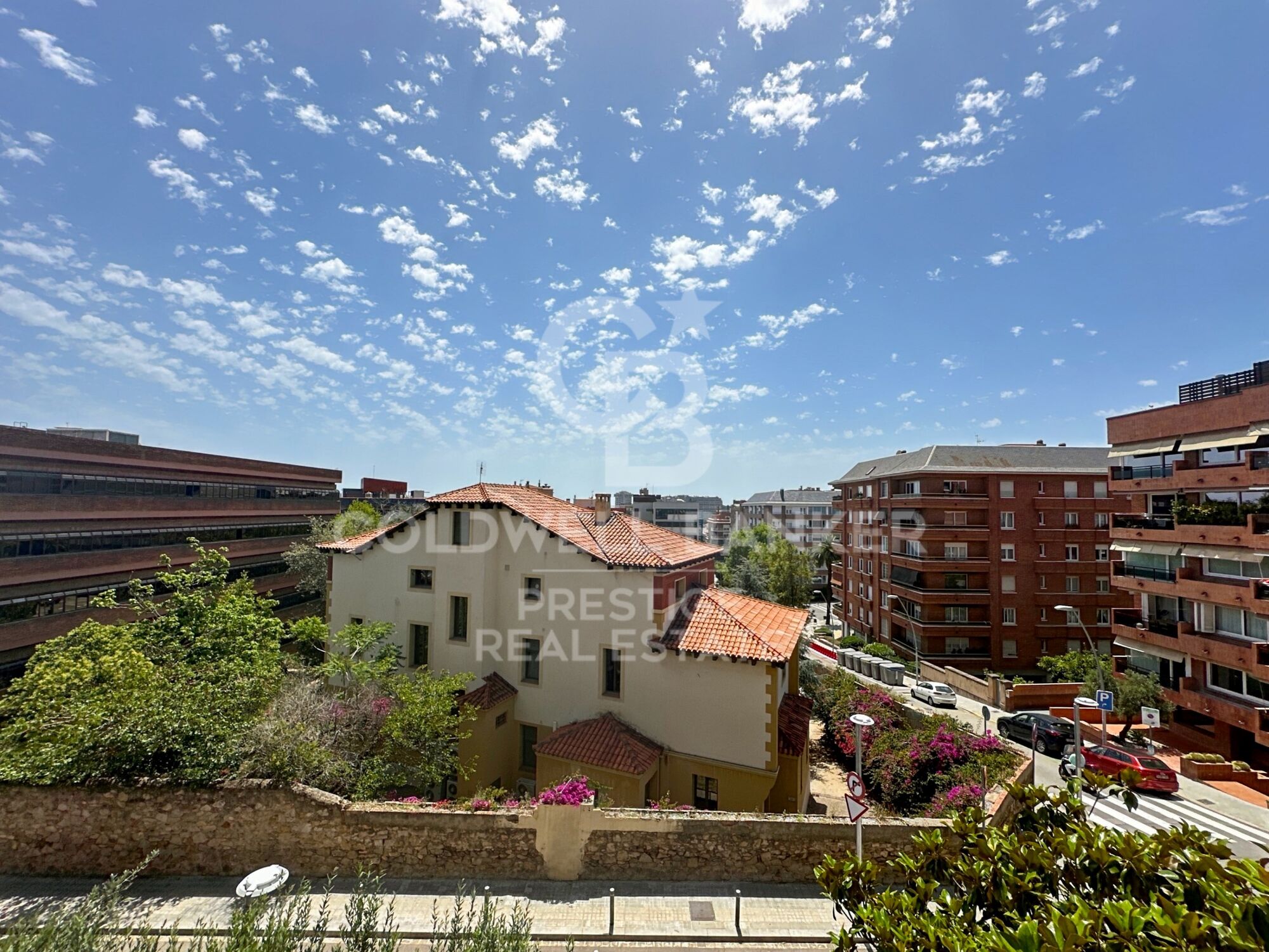 Spacious apartment to renovate in Sant Gervasi.