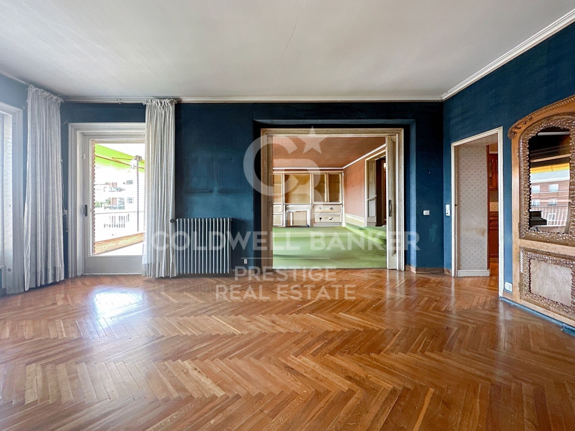 Geräumige herrschaftliche Wohnung zur Renovierung in Sant Gervasi.