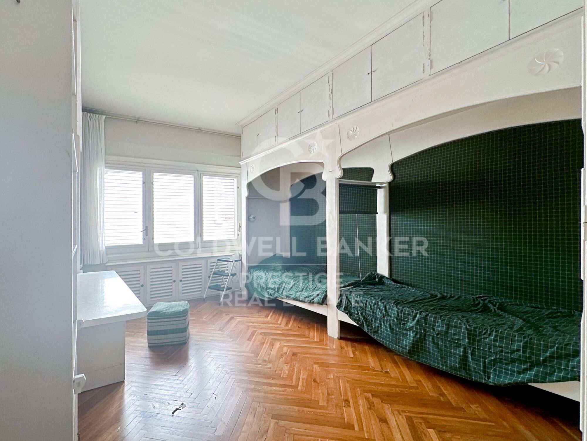 Geräumige herrschaftliche Wohnung zur Renovierung in Sant Gervasi.