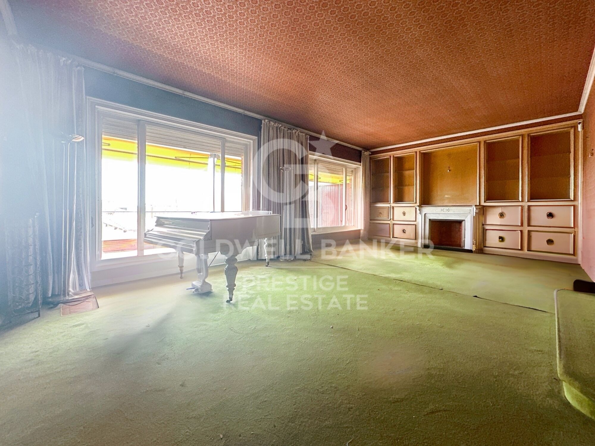 Geräumige herrschaftliche Wohnung zur Renovierung in Sant Gervasi.