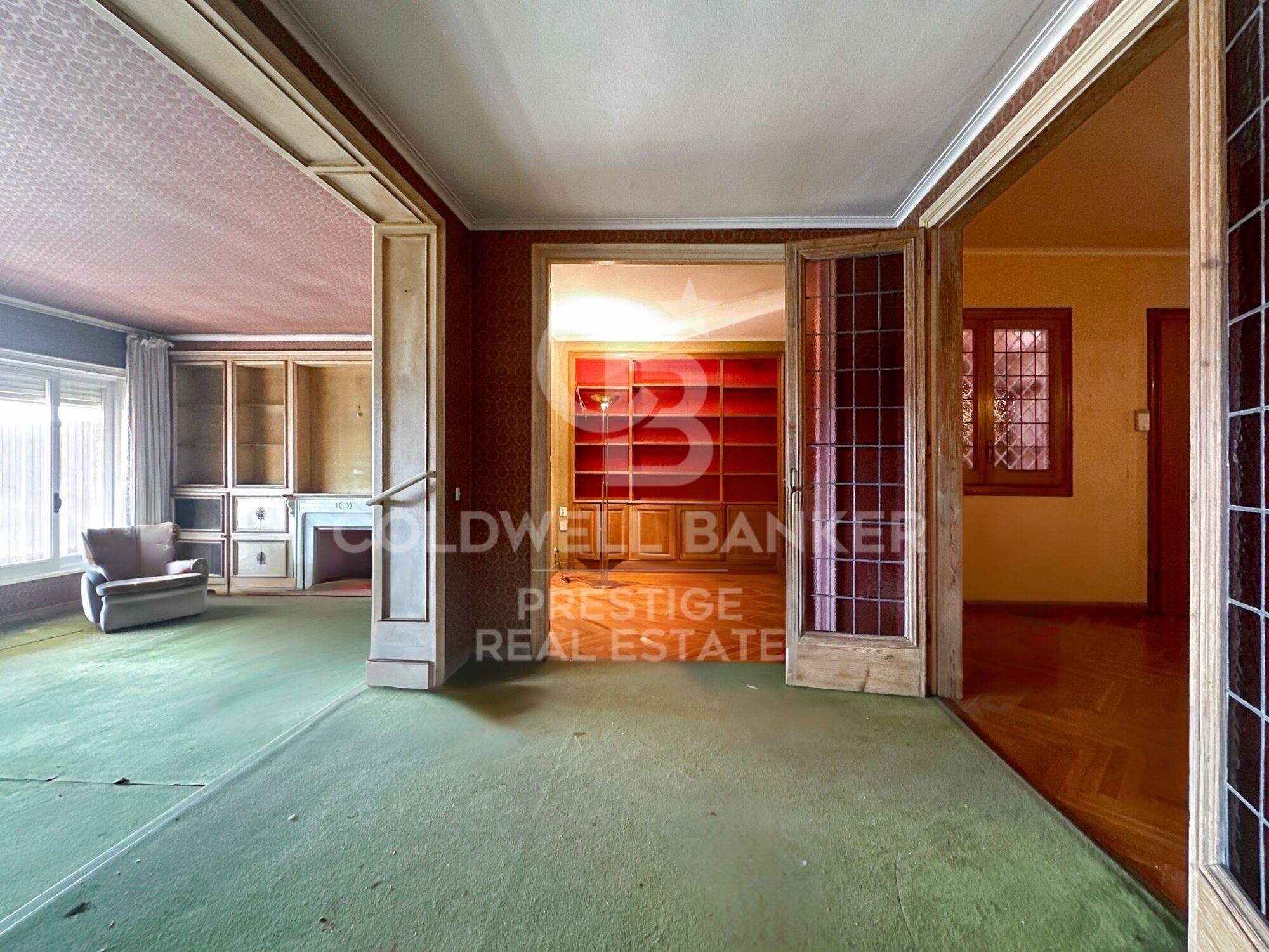 Geräumige herrschaftliche Wohnung zur Renovierung in Sant Gervasi.
