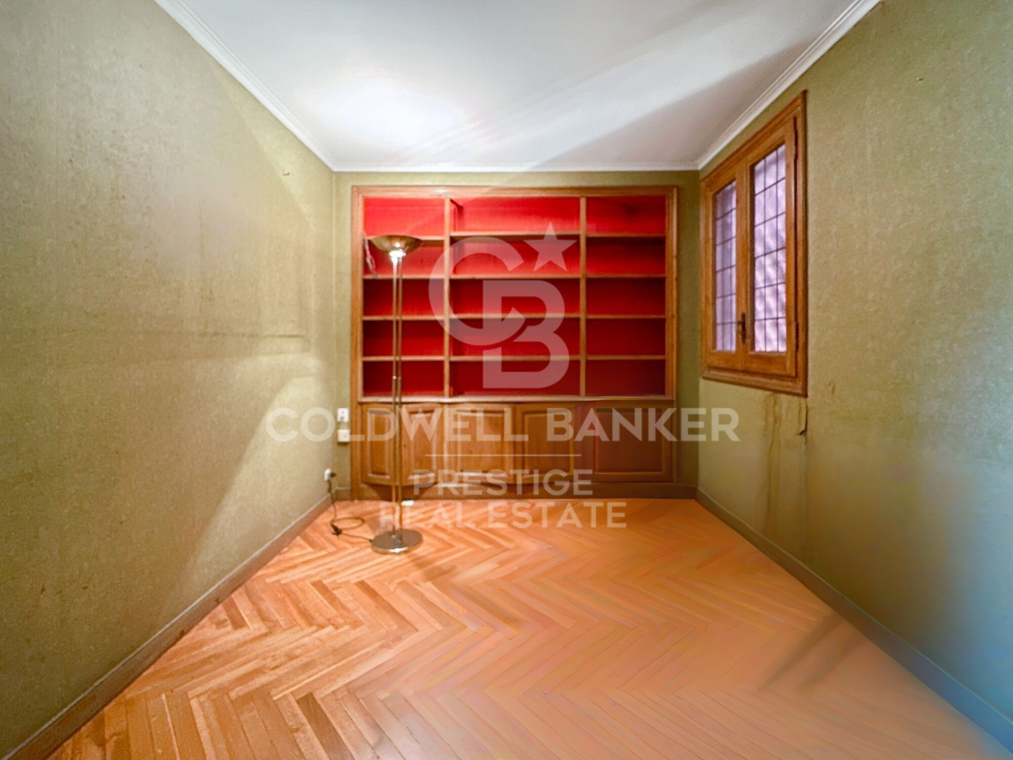 Geräumige herrschaftliche Wohnung zur Renovierung in Sant Gervasi.