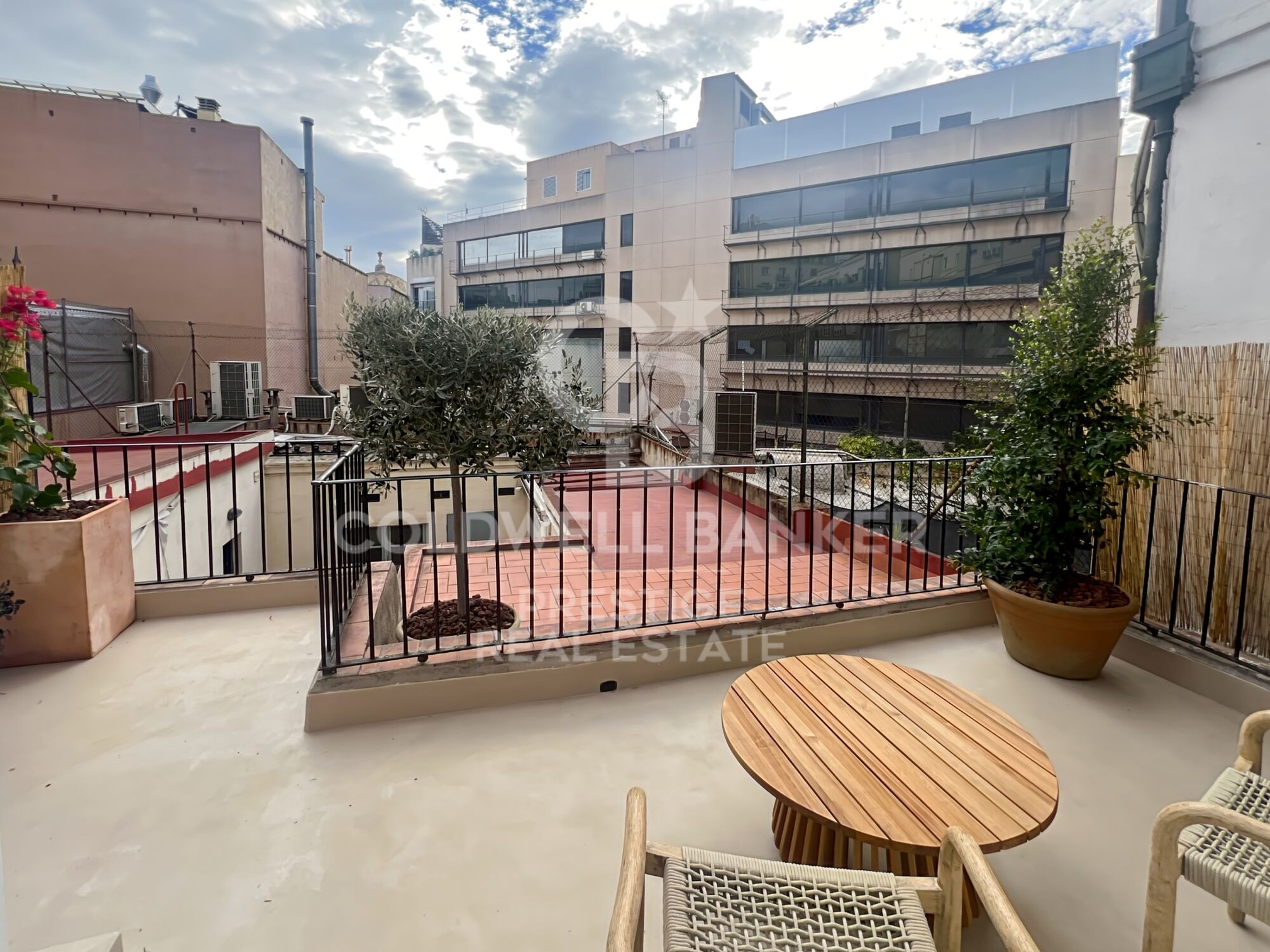 Appartement avec terrasse près de la Place Universitat