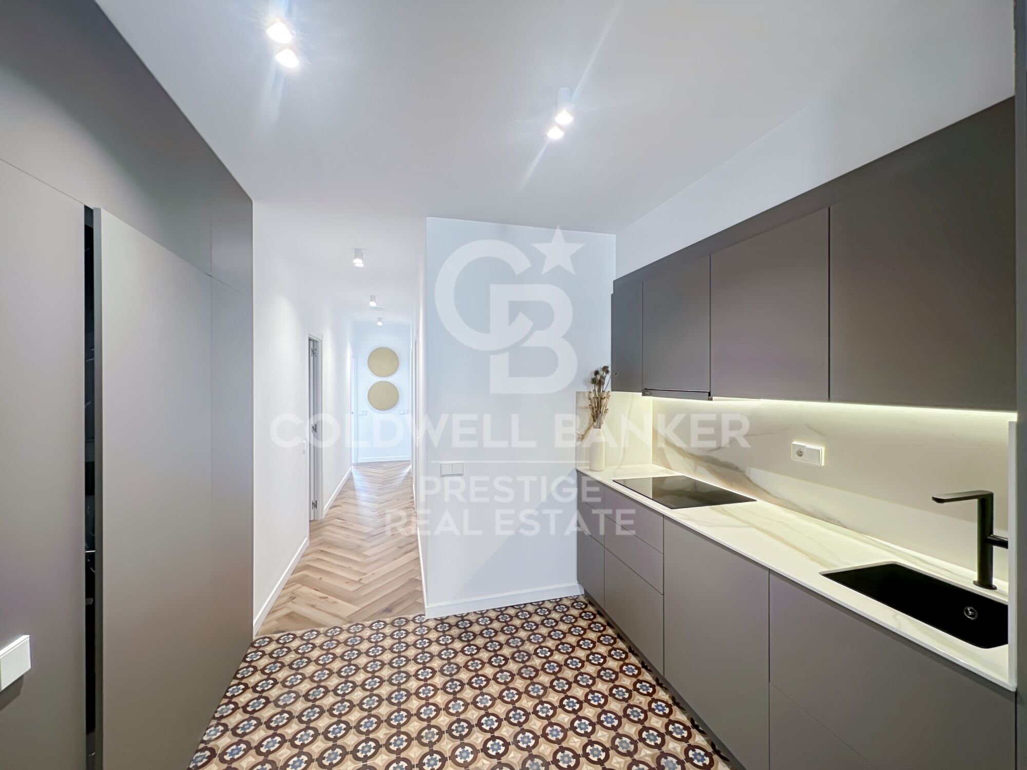 Appartement avec terrasse près de la Place Universitat