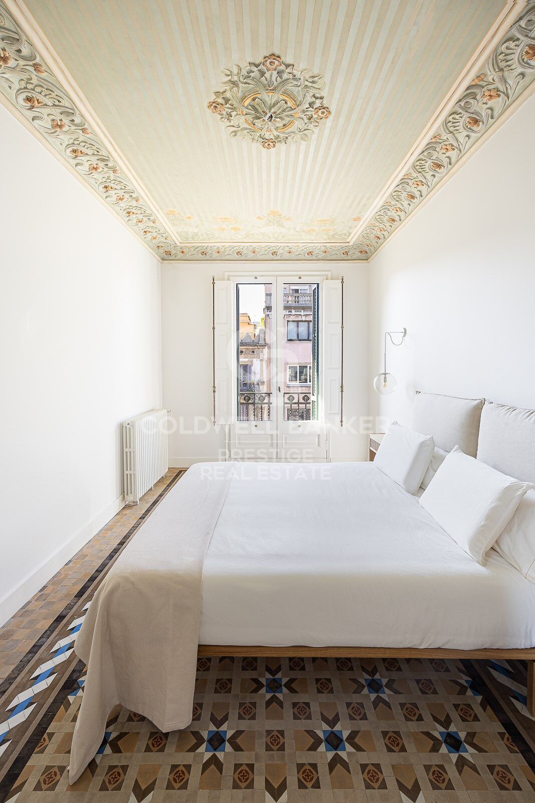 Penthouse with terrace in Modernist building