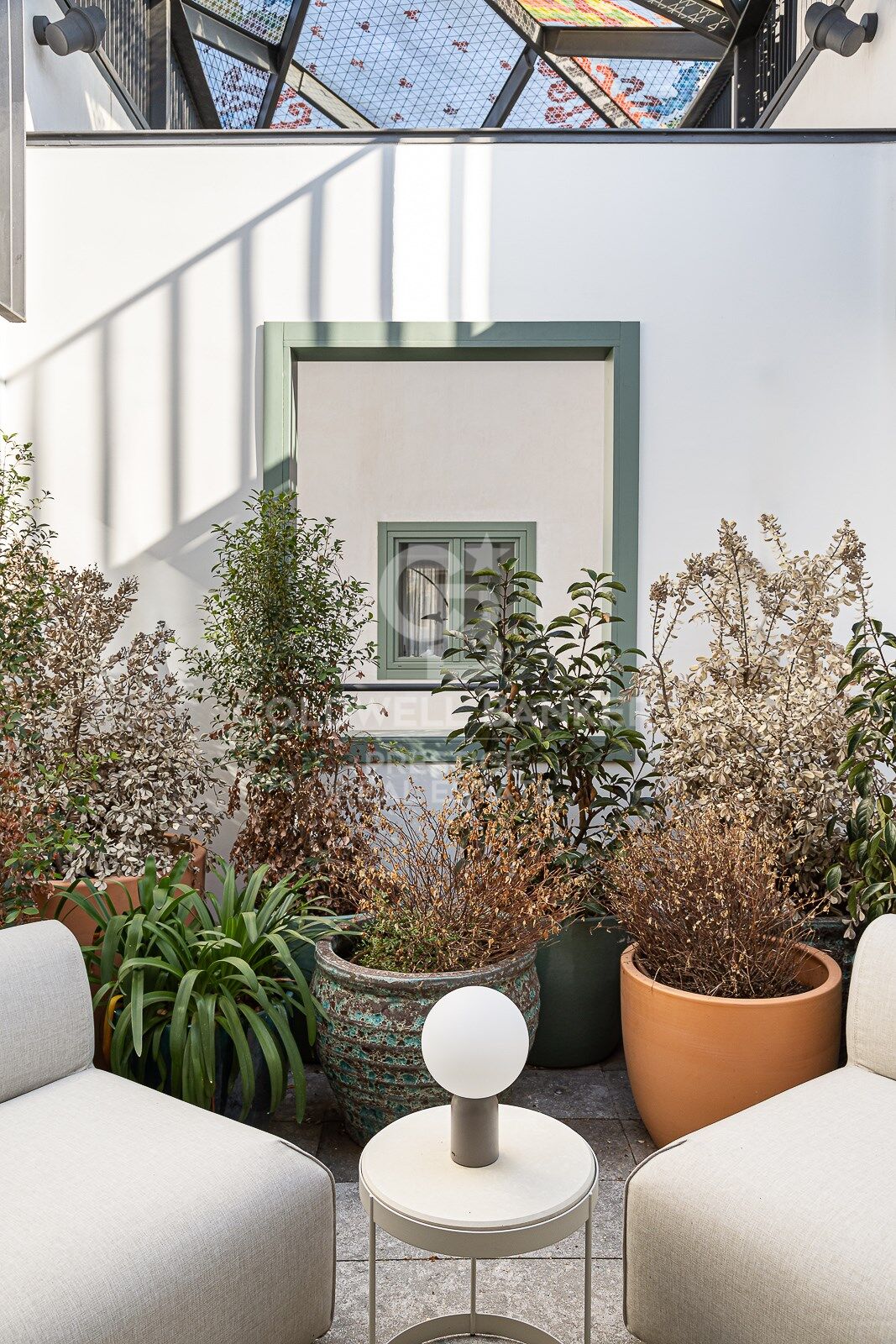 Penthouse with terrace in Modernist building