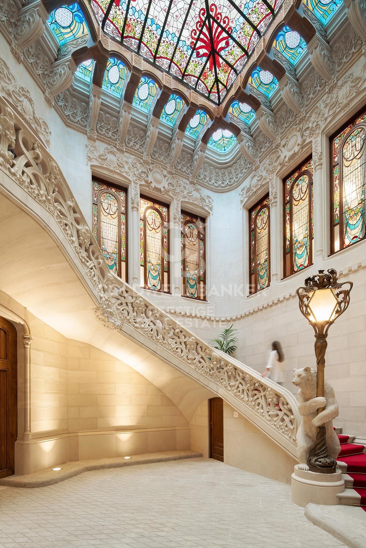 Penthouse with terrace in Modernist building