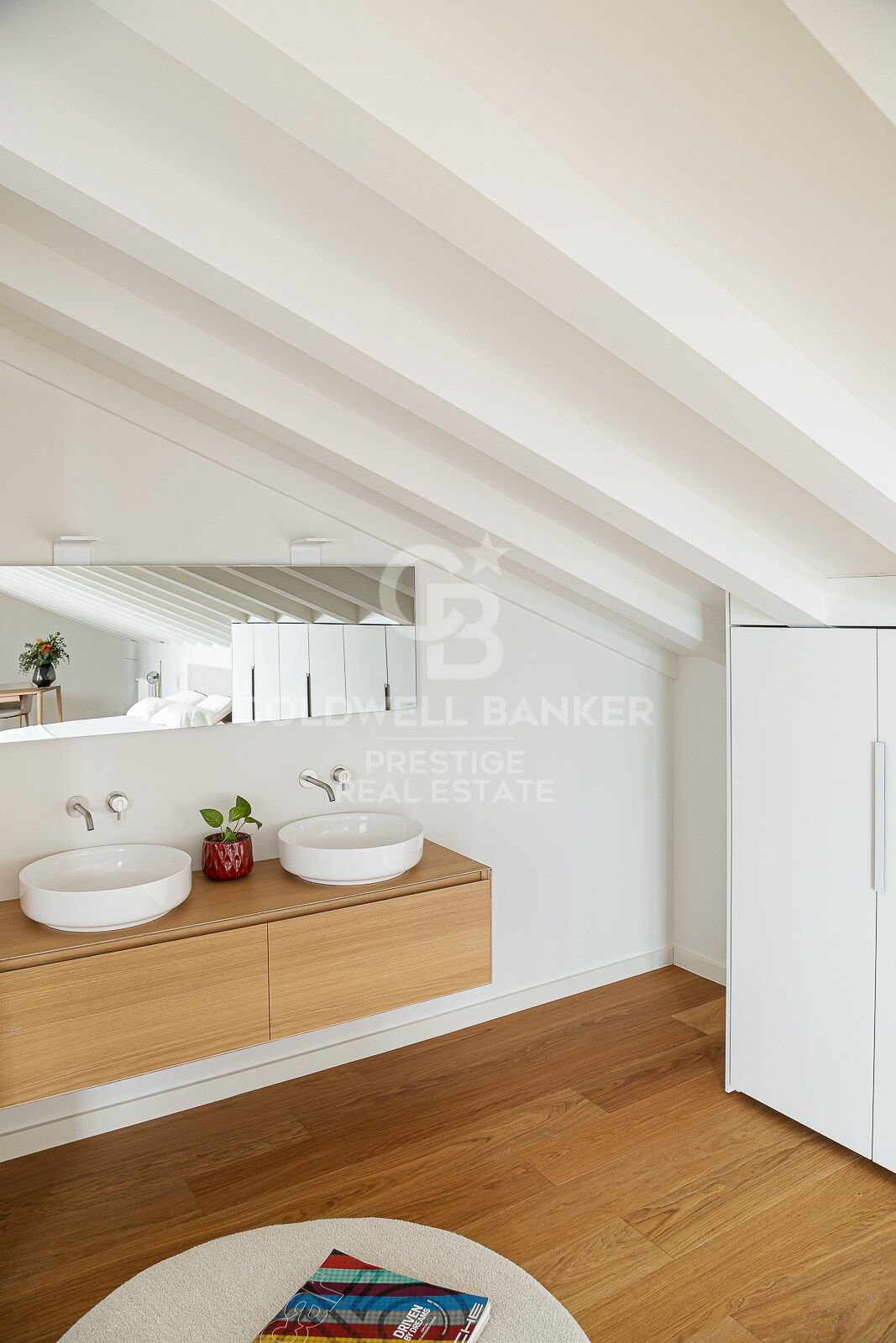 Penthouse with terrace in Modernist building