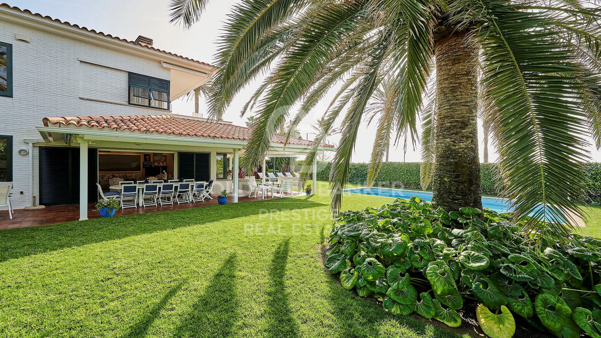 Luxury home on the seafront of Sitges