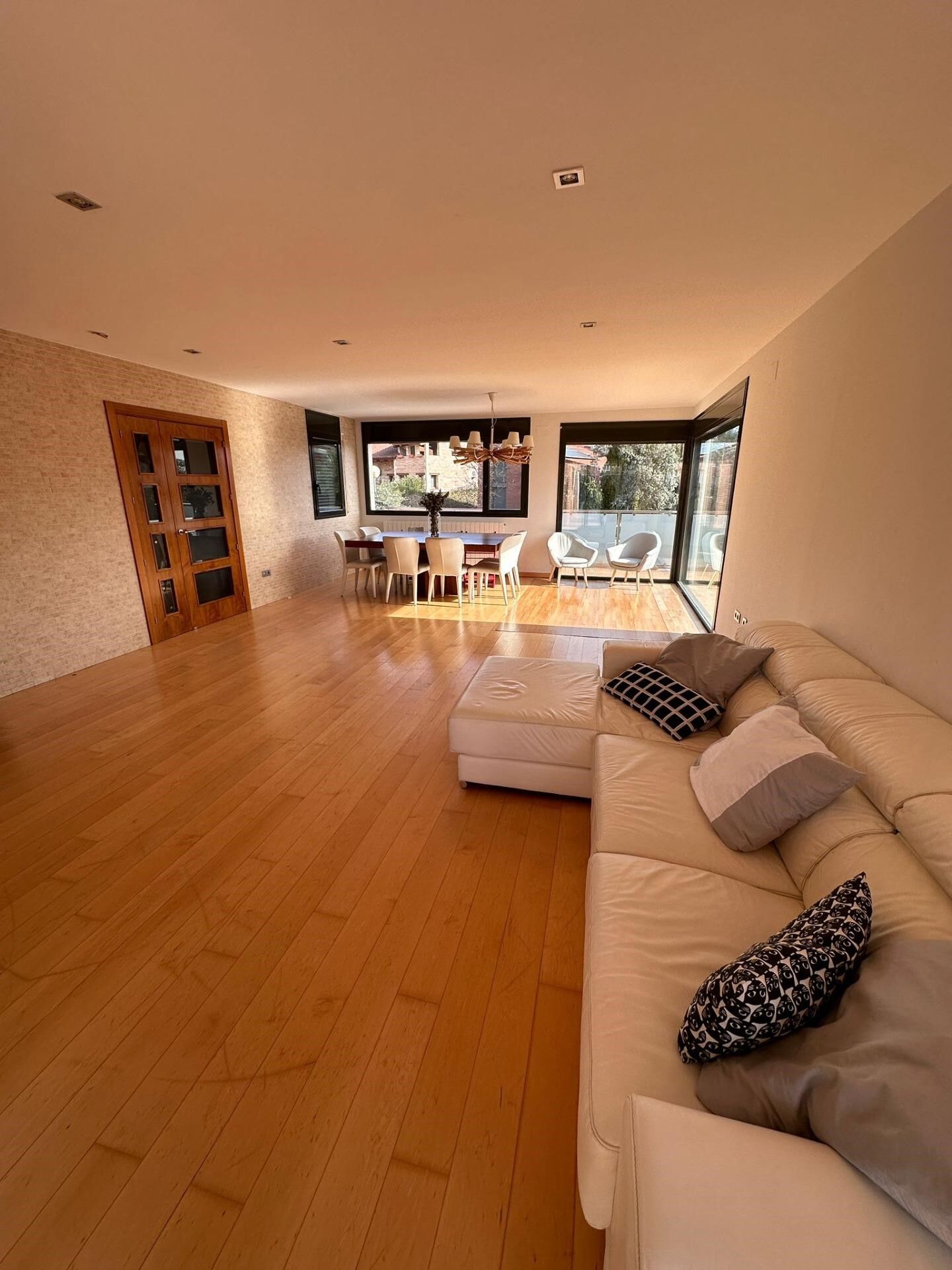 Villa 4 Bedrooms Sale Lleida