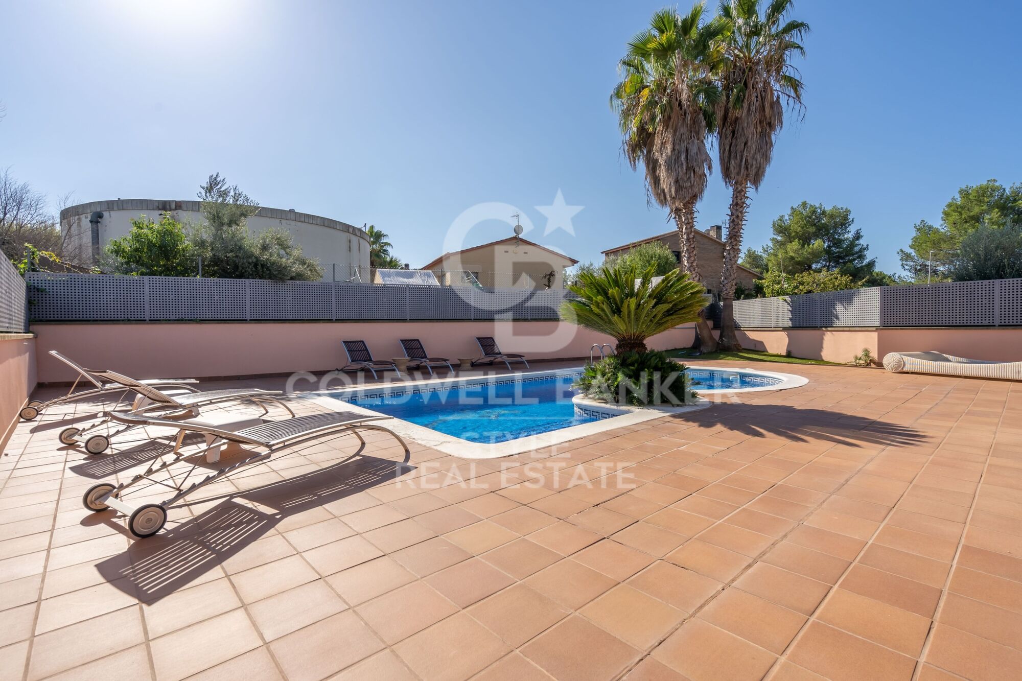 Exceptional with swimming pool