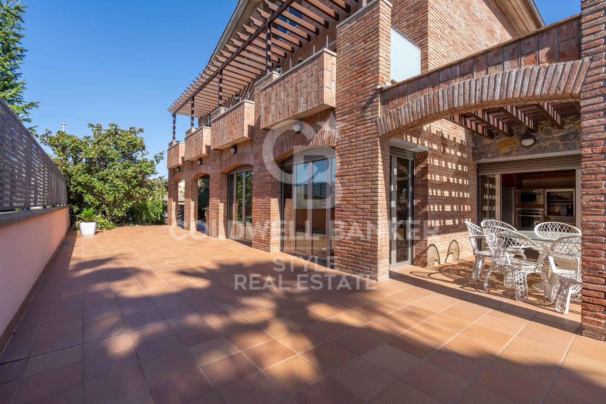 Exceptional with swimming pool