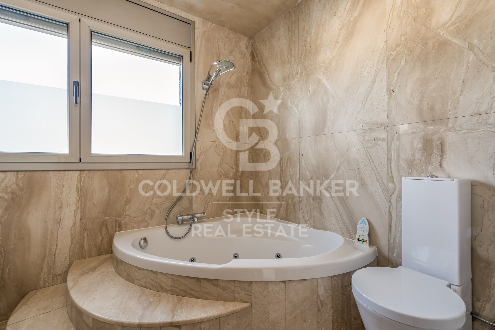 Exceptional with swimming pool