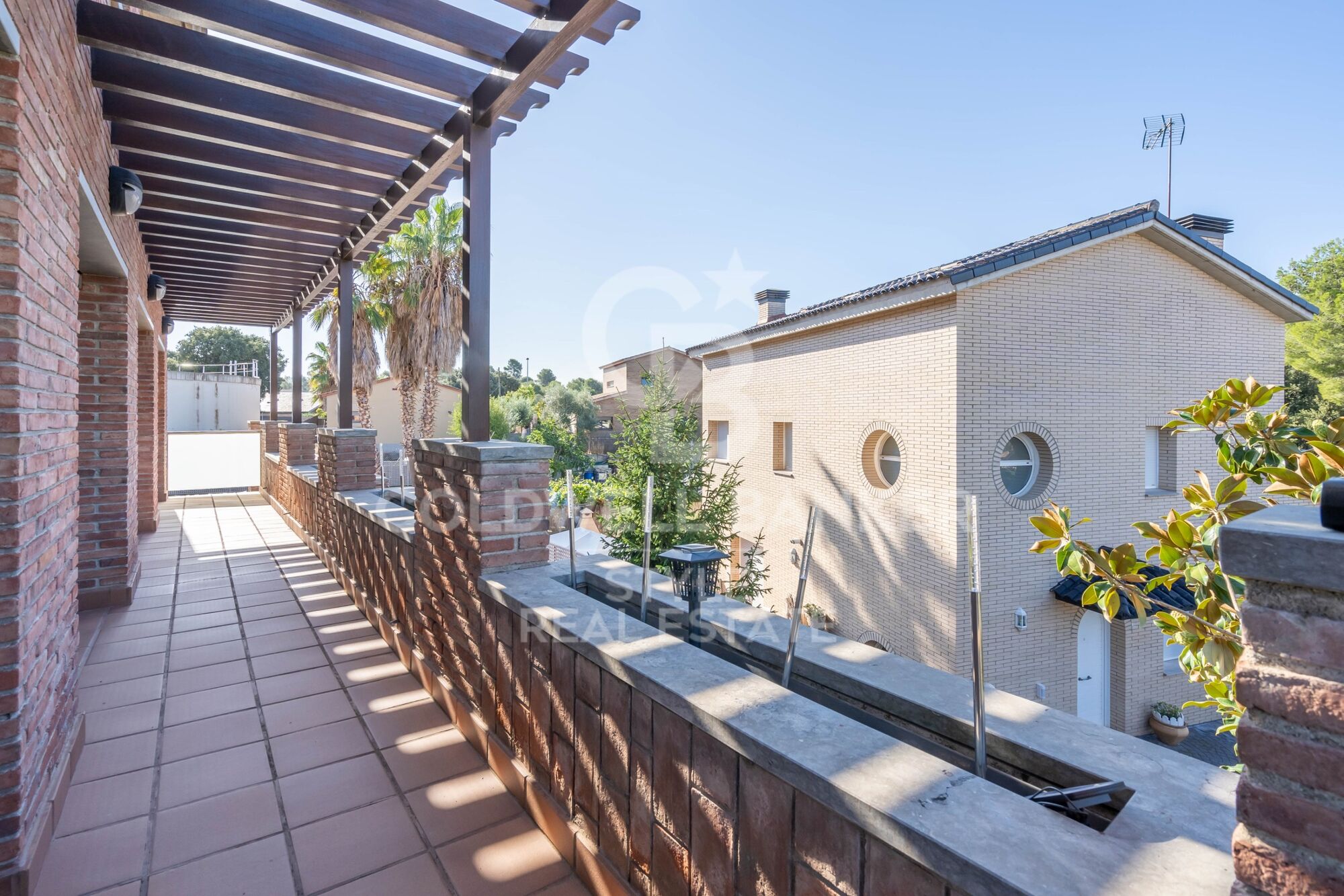 Exceptional with swimming pool