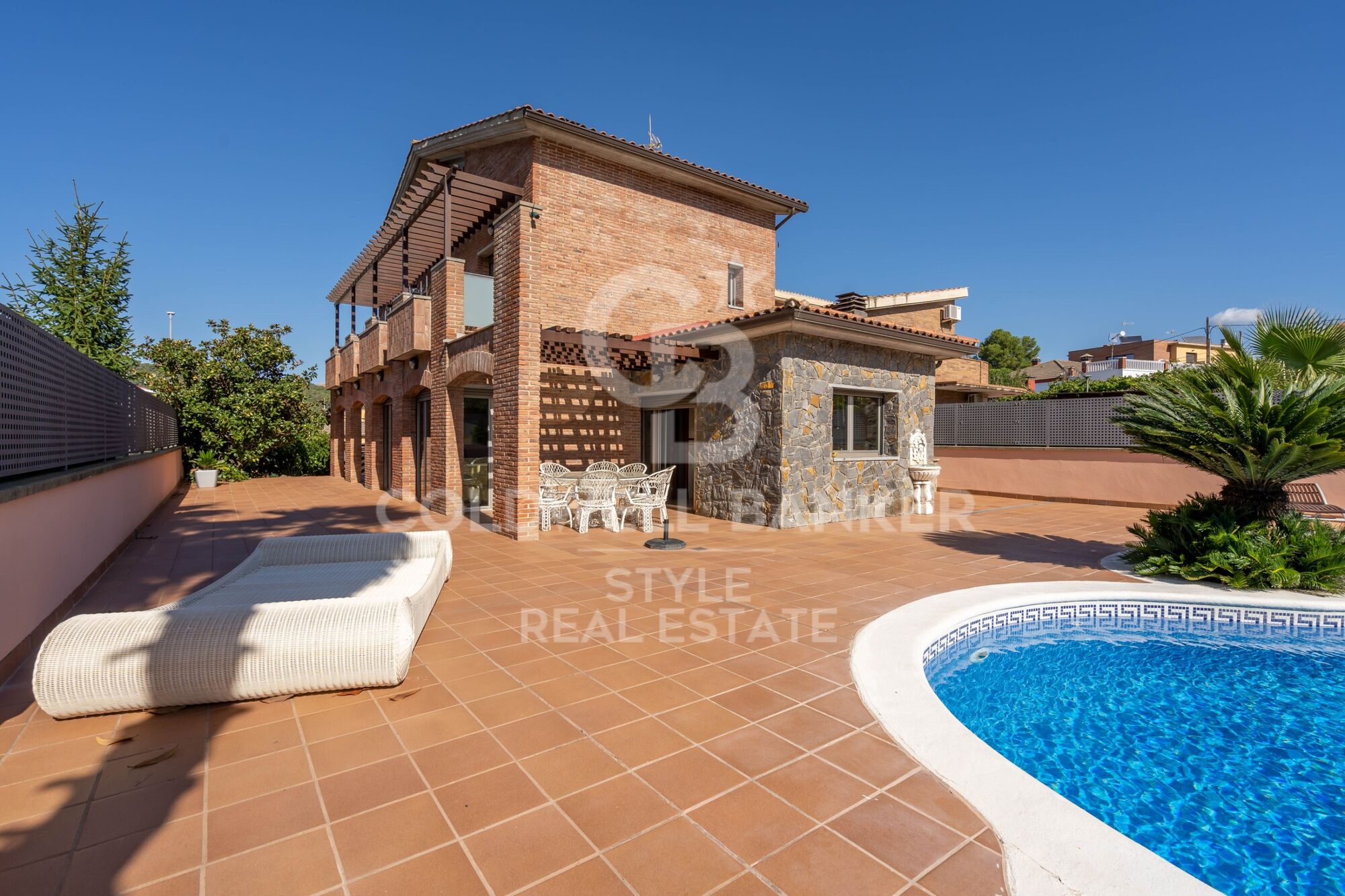 Exceptional with swimming pool