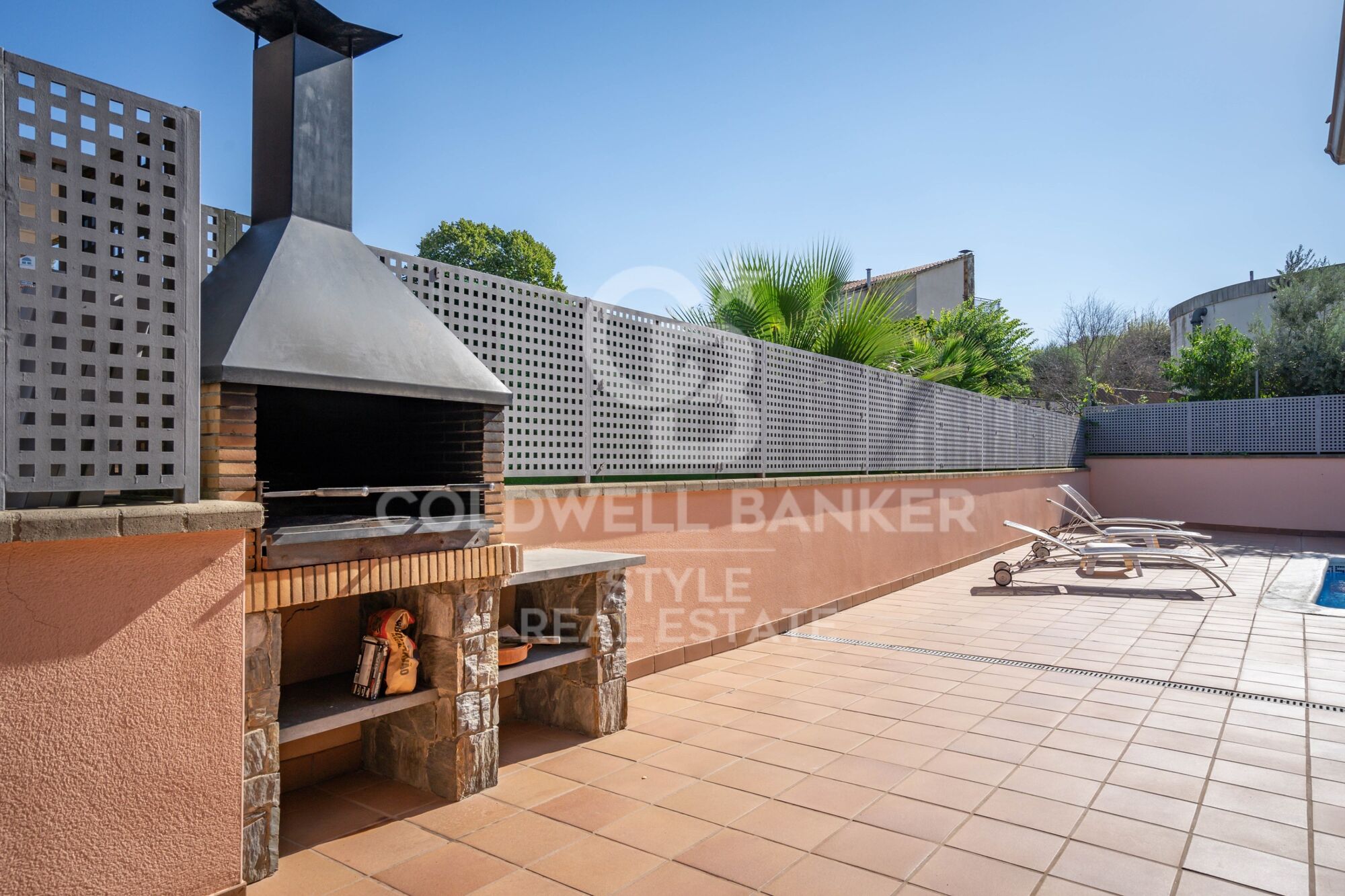 Exceptional with swimming pool