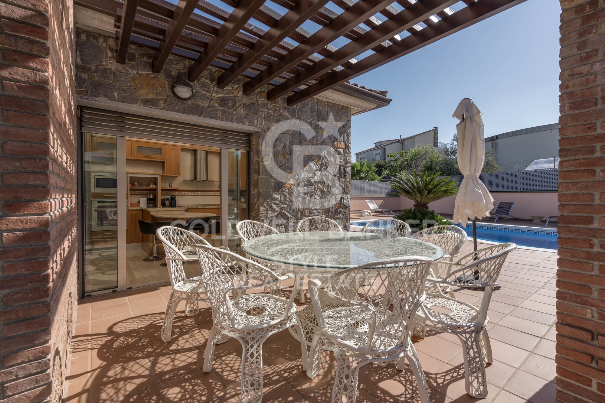 Exceptional with swimming pool