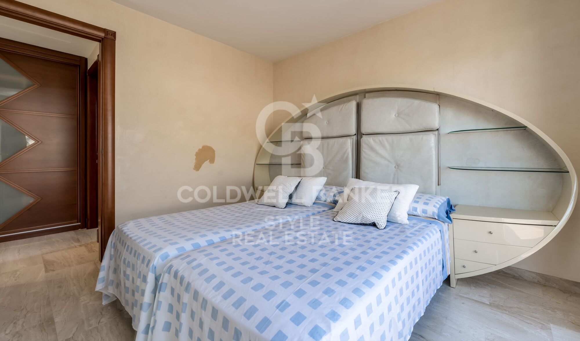 Exceptional with swimming pool