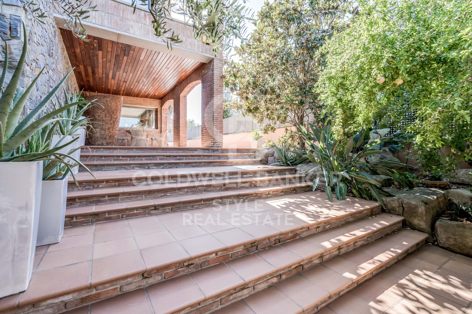 Exceptional with swimming pool