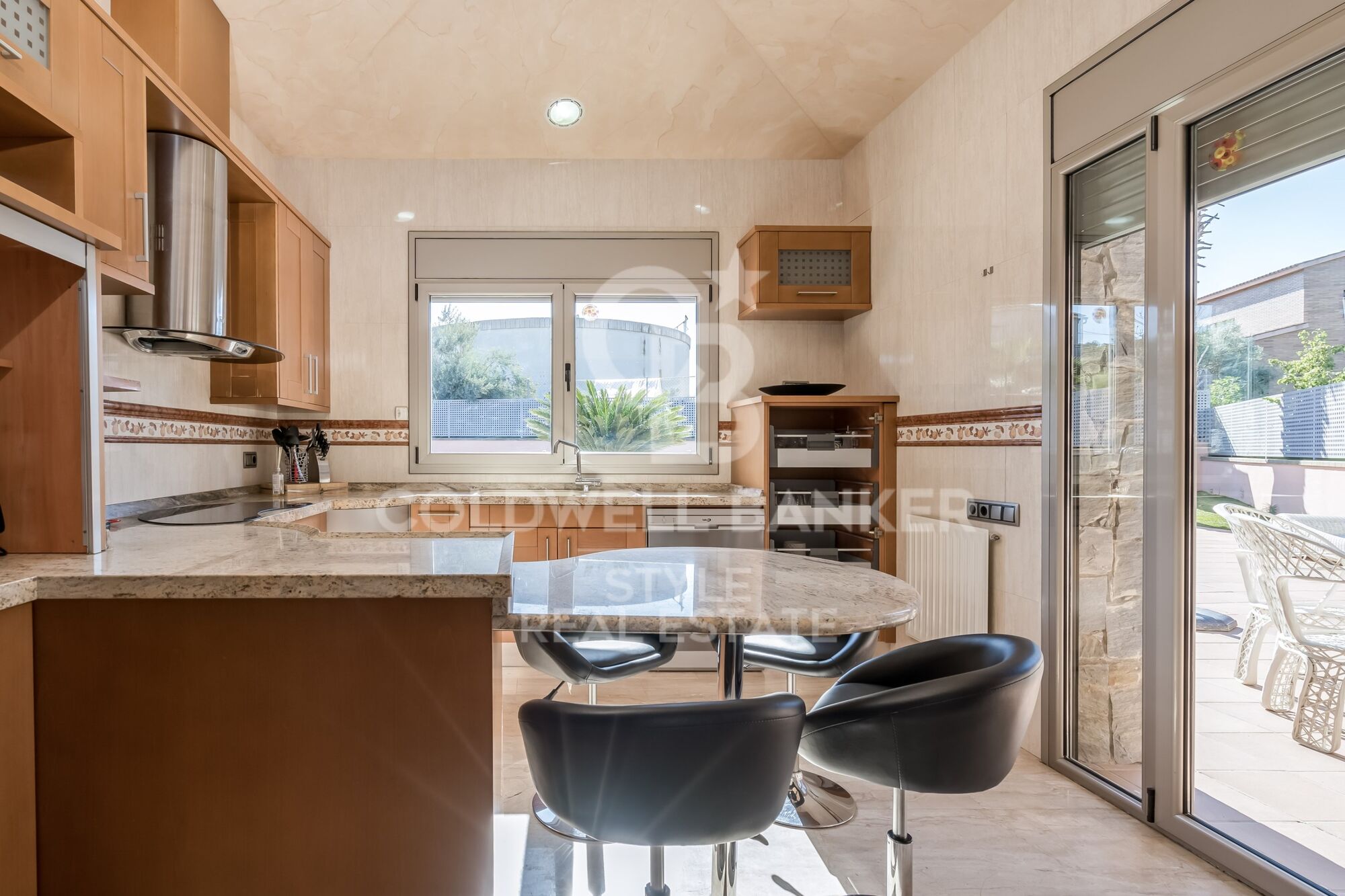 Exceptional with swimming pool