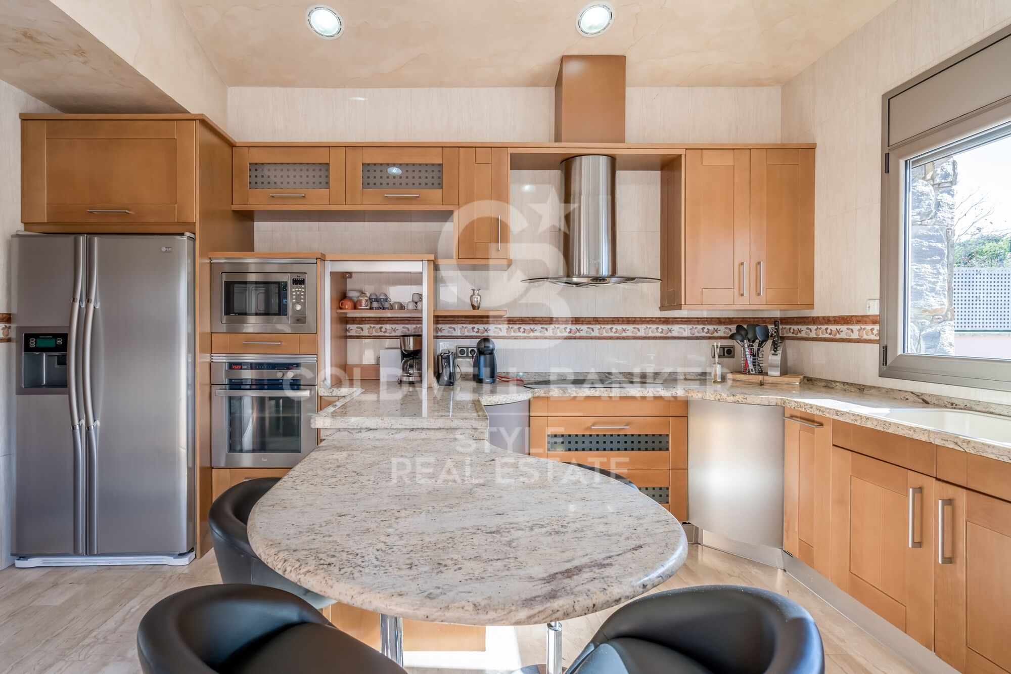 Exceptional with swimming pool