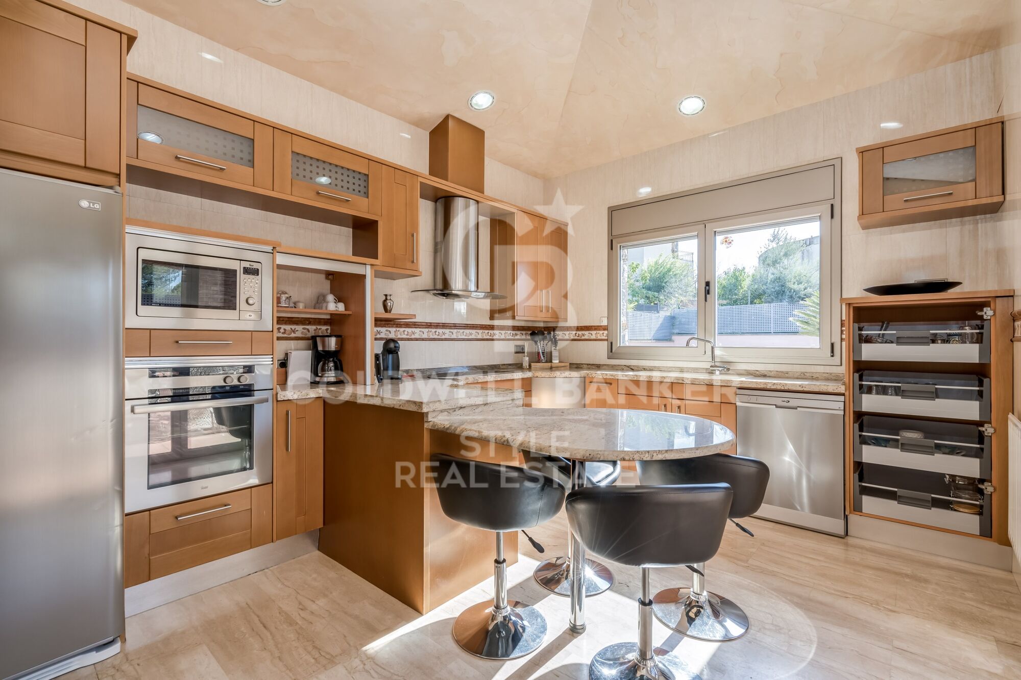 Exceptional with swimming pool