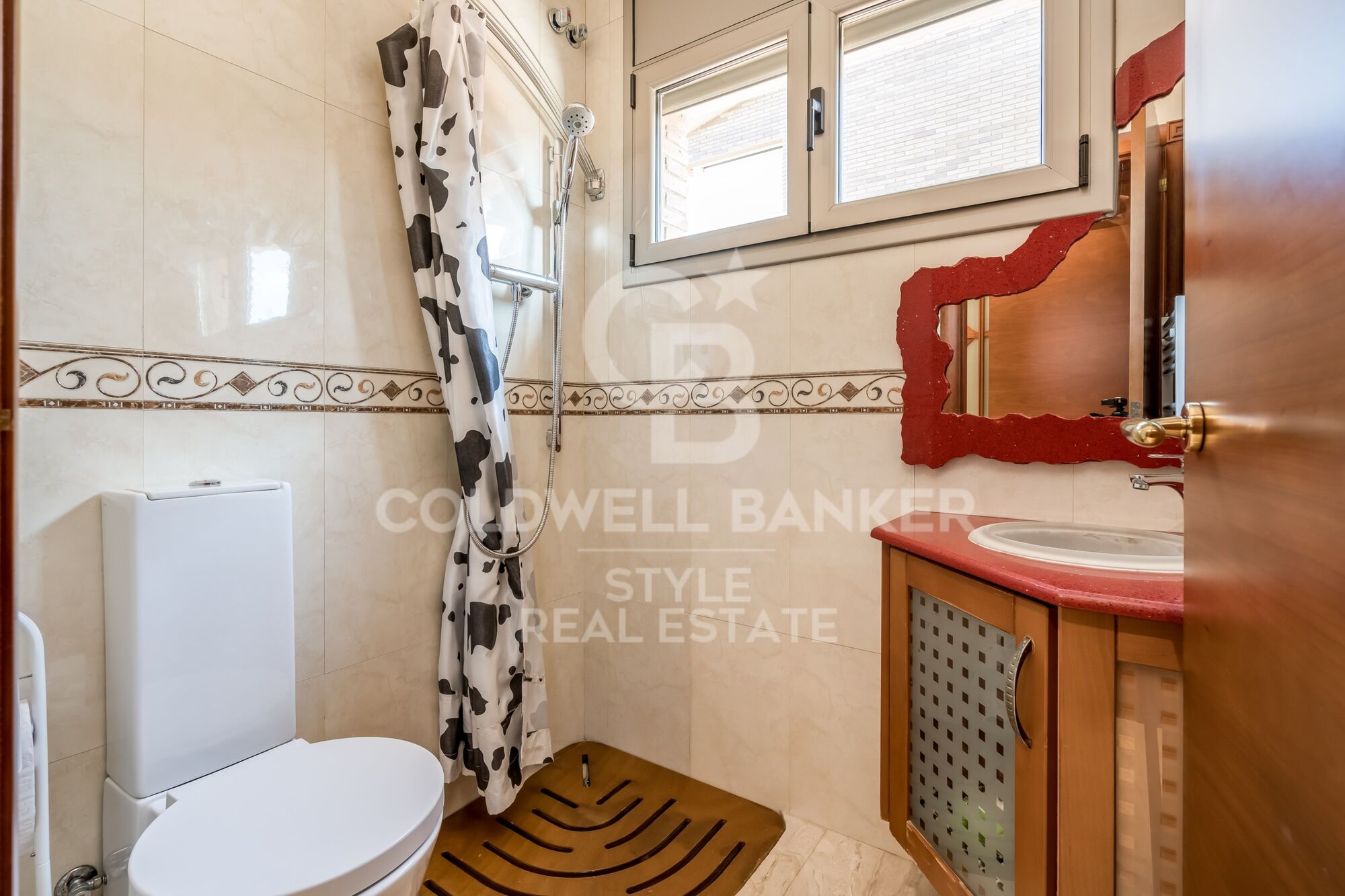 Exceptional with swimming pool