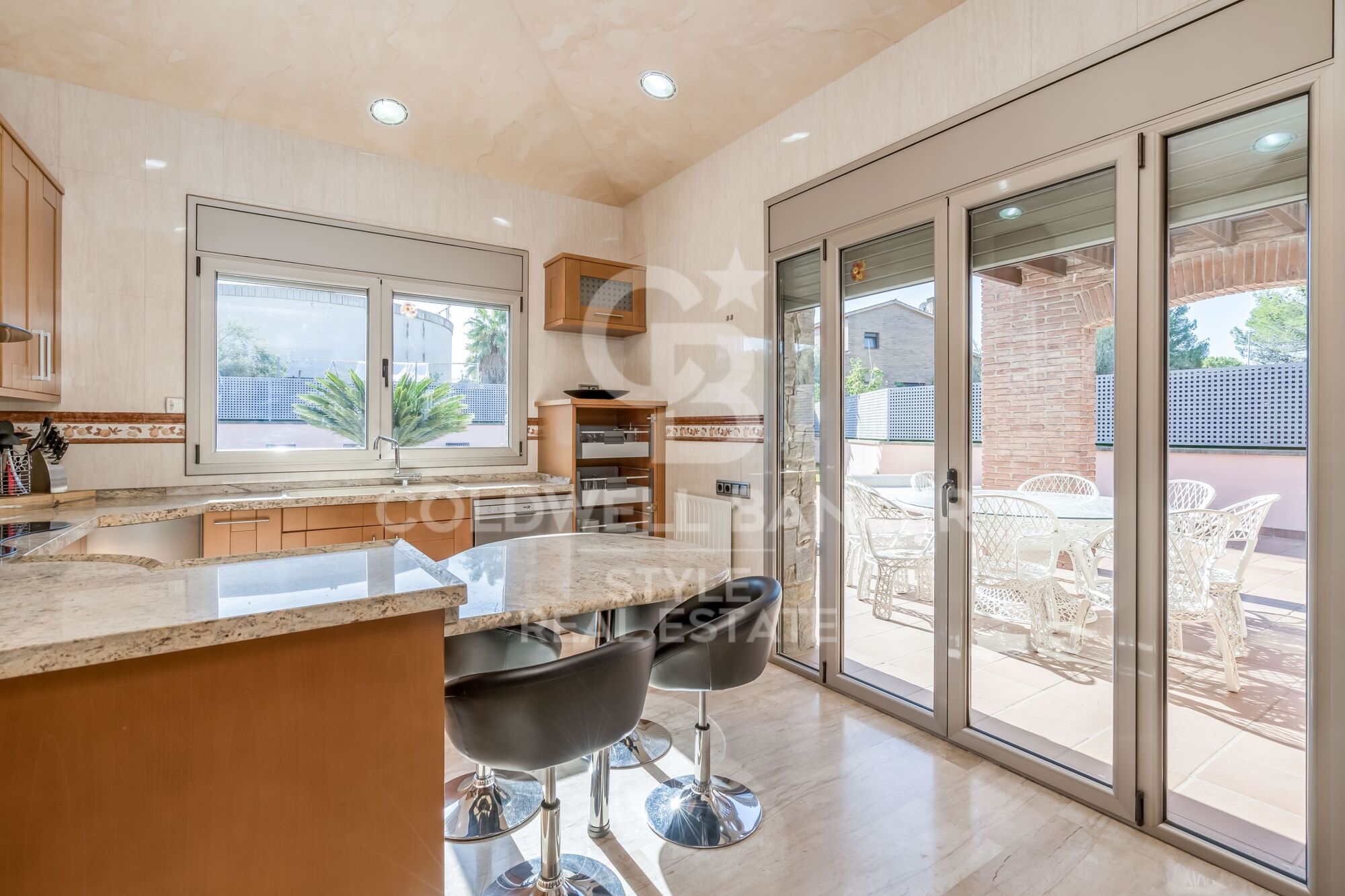 Exceptional with swimming pool