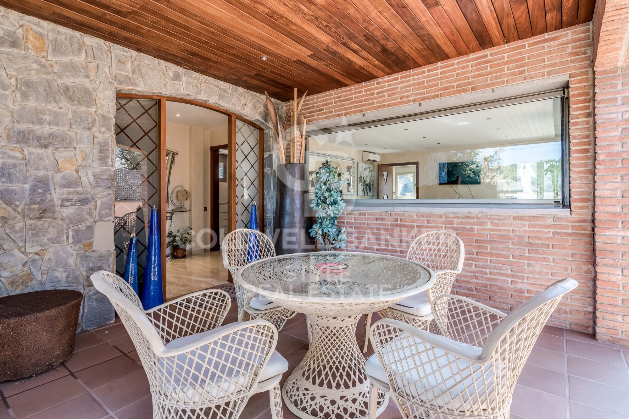 Exceptional with swimming pool