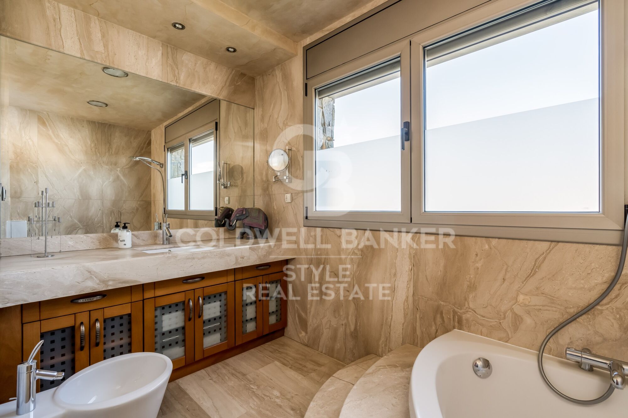 Exceptional with swimming pool