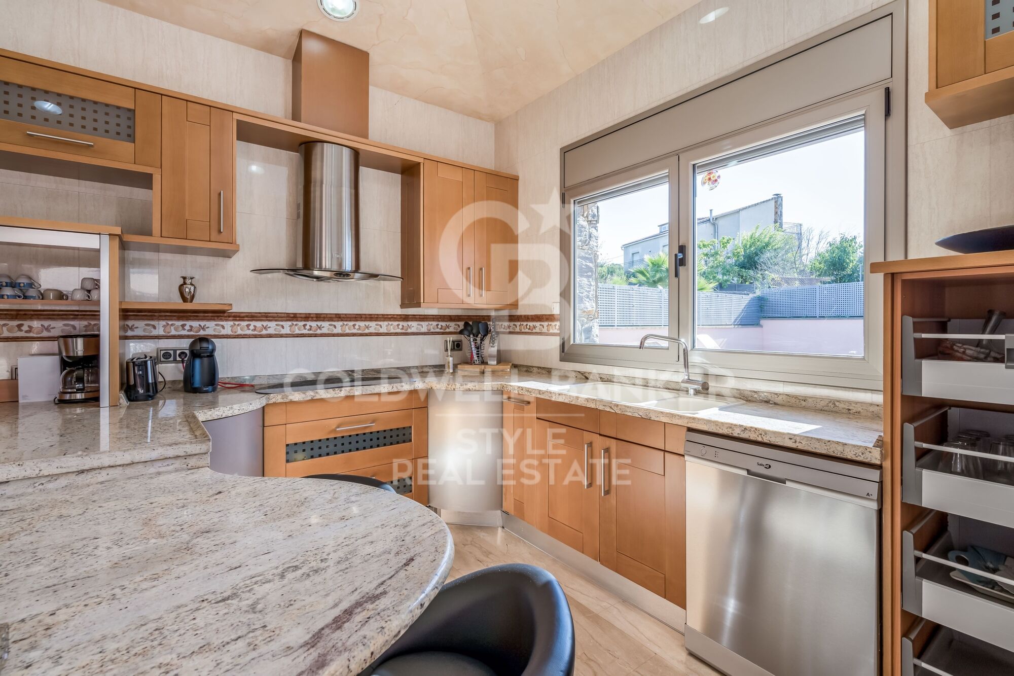 Exceptional with swimming pool