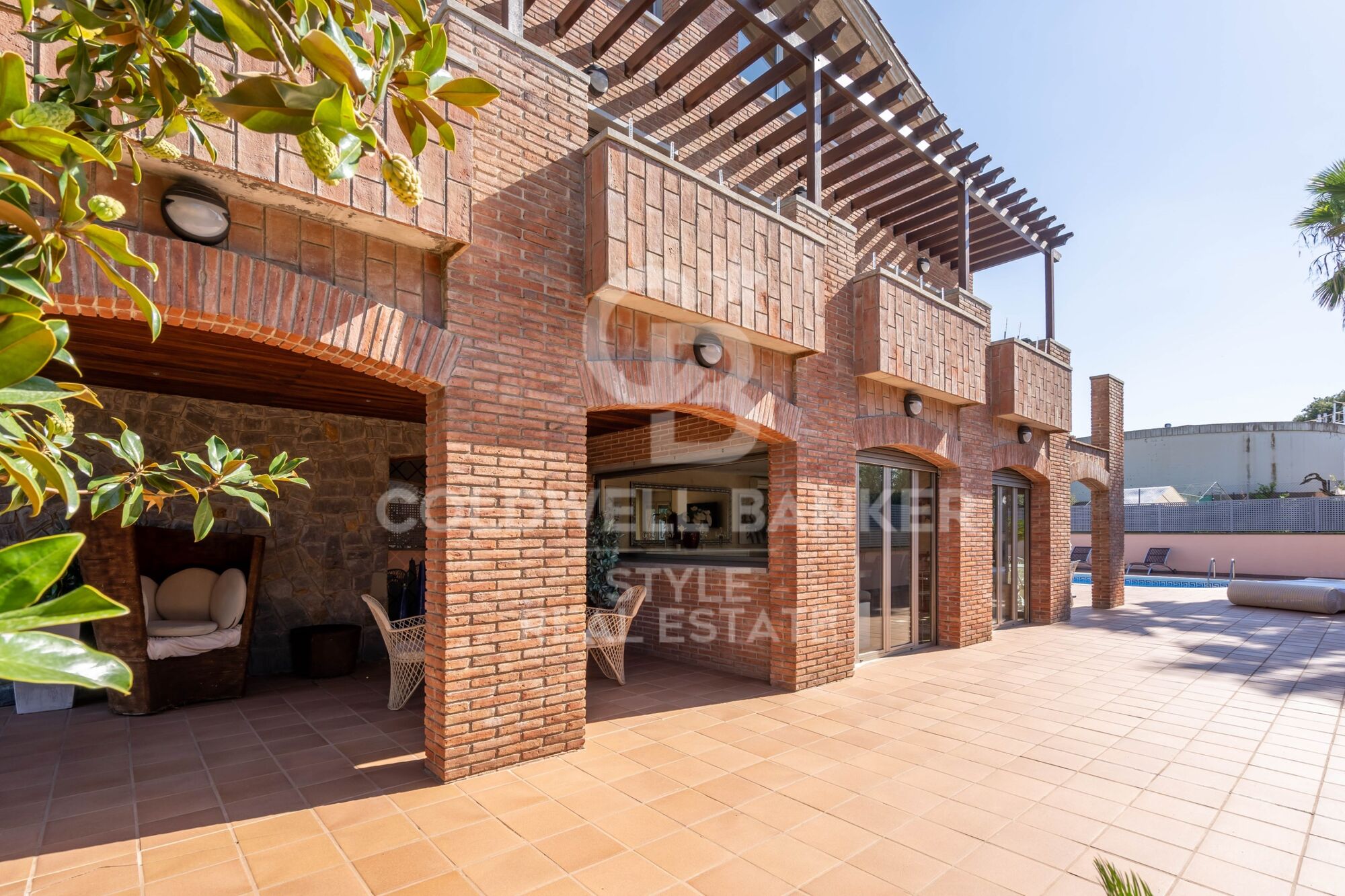 Exceptional with swimming pool