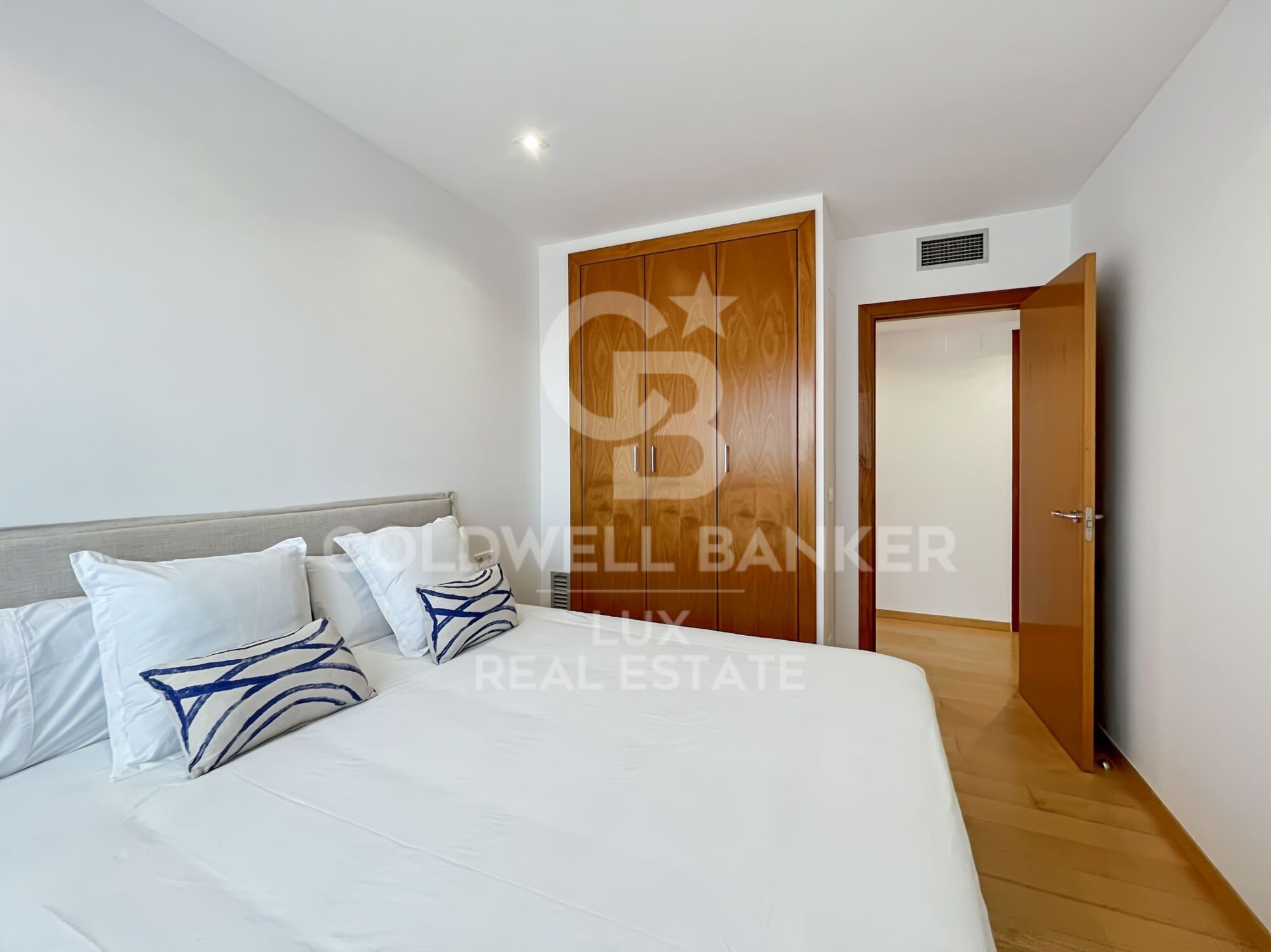 Ático de alto standing con parkings y trastero en venta en Figueres