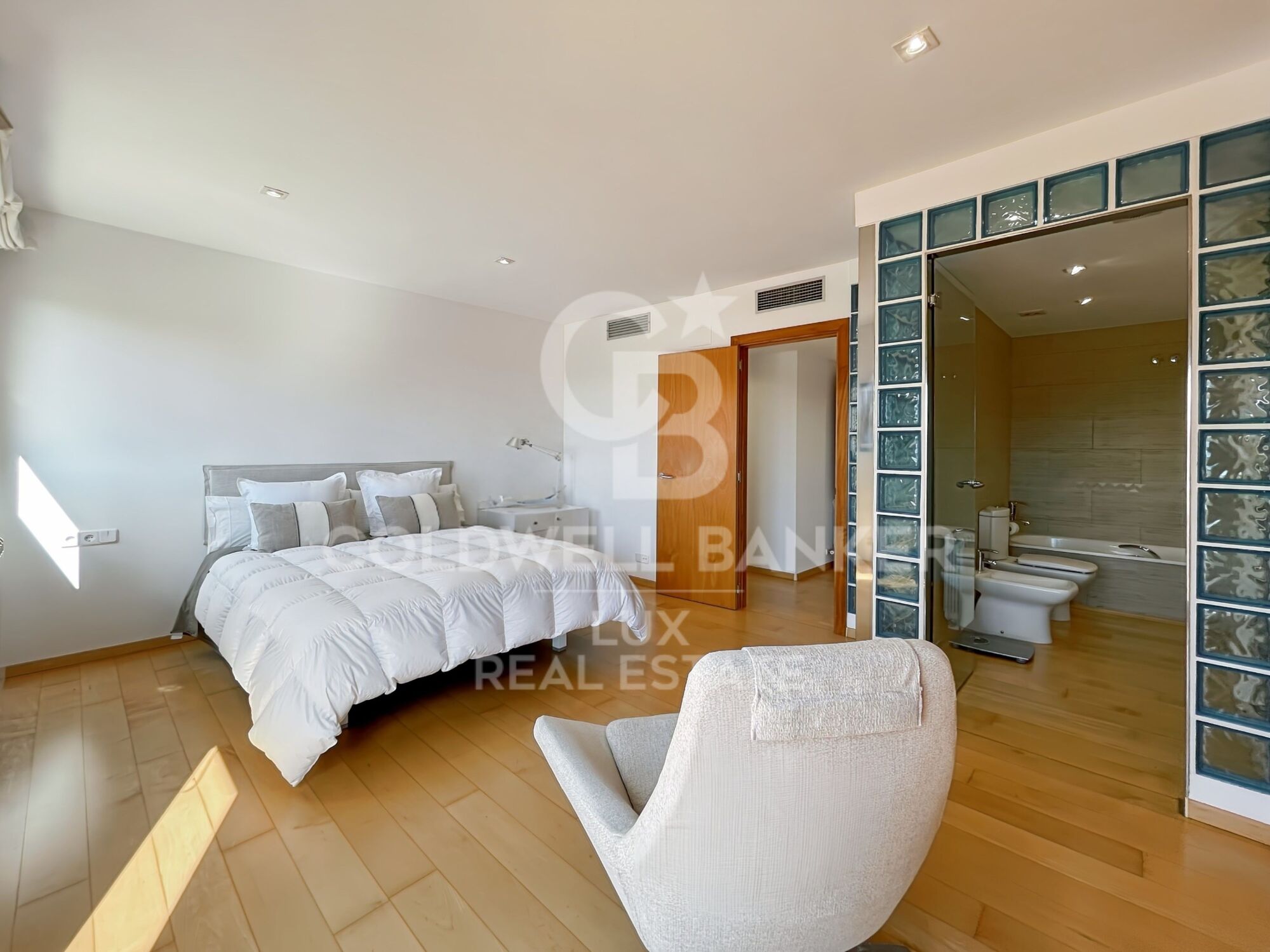 Penthouse haut de gamme avec parking et cave à vendre à Figueres