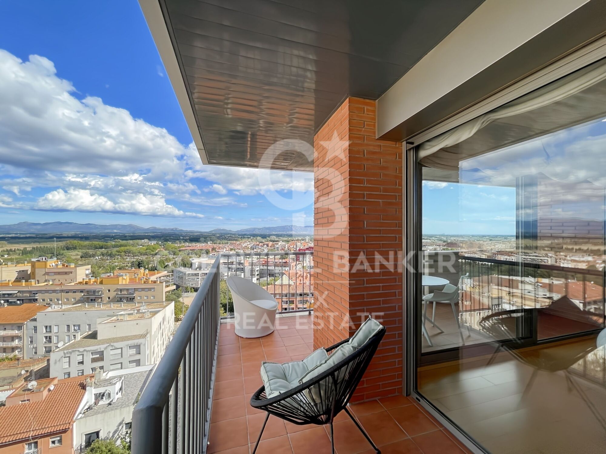 Penthouse haut de gamme avec parking et cave à vendre à Figueres