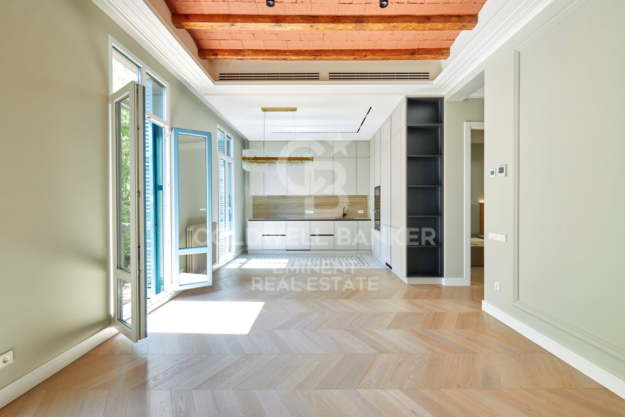 Designwohnung in einem Regalen Gebäude im Eixample mit Komplettsanierung und Blick auf den Passeig de Sant Joan