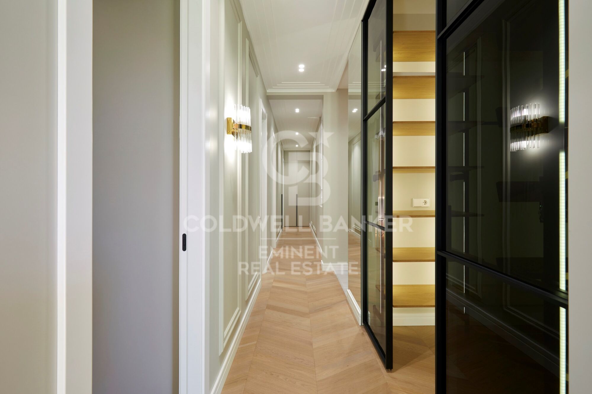 Designwohnung in einem Regalen Gebäude im Eixample mit Komplettsanierung und Blick auf den Passeig de Sant Joan