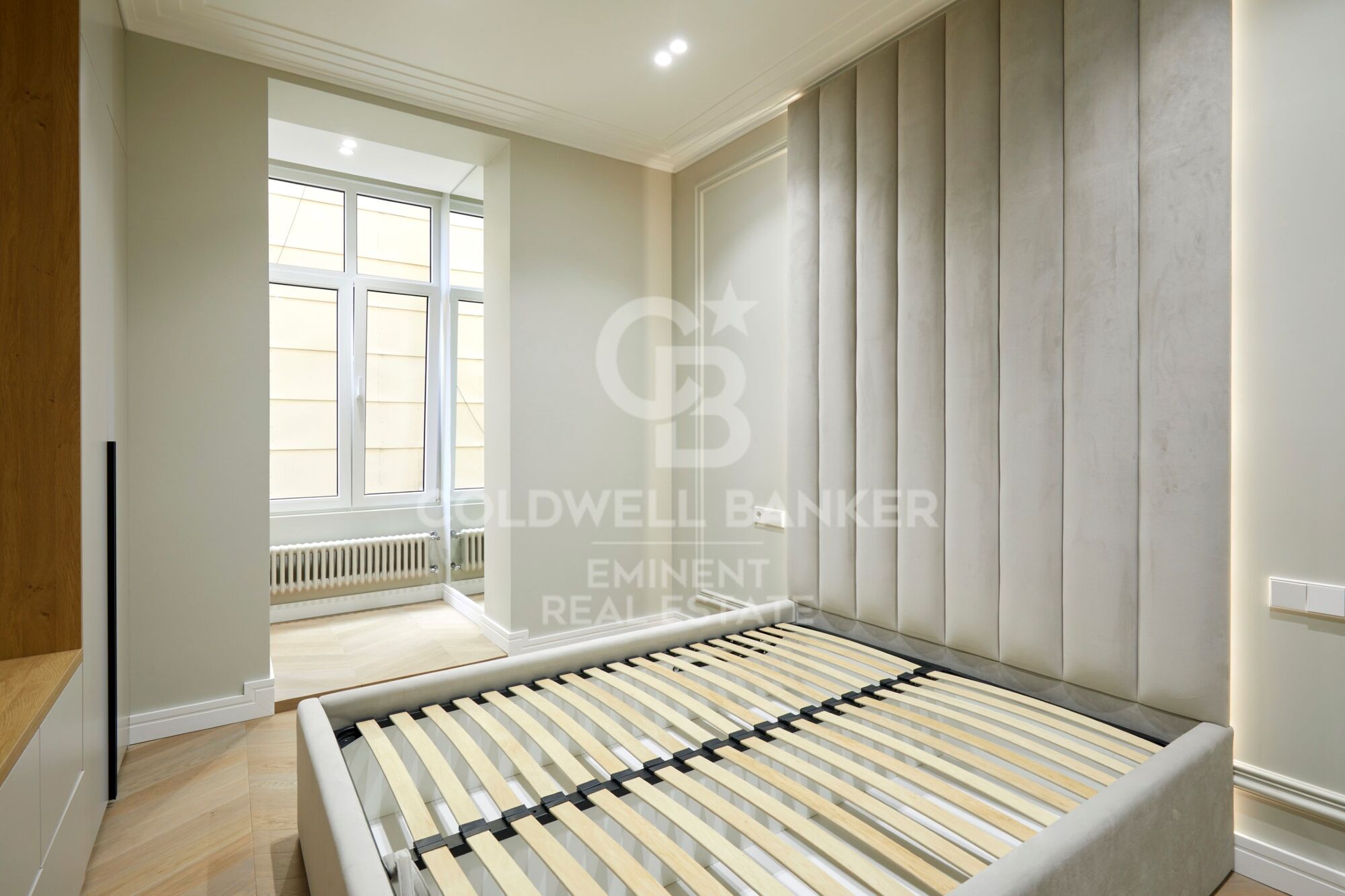 Designwohnung in einem Regalen Gebäude im Eixample mit Komplettsanierung und Blick auf den Passeig de Sant Joan