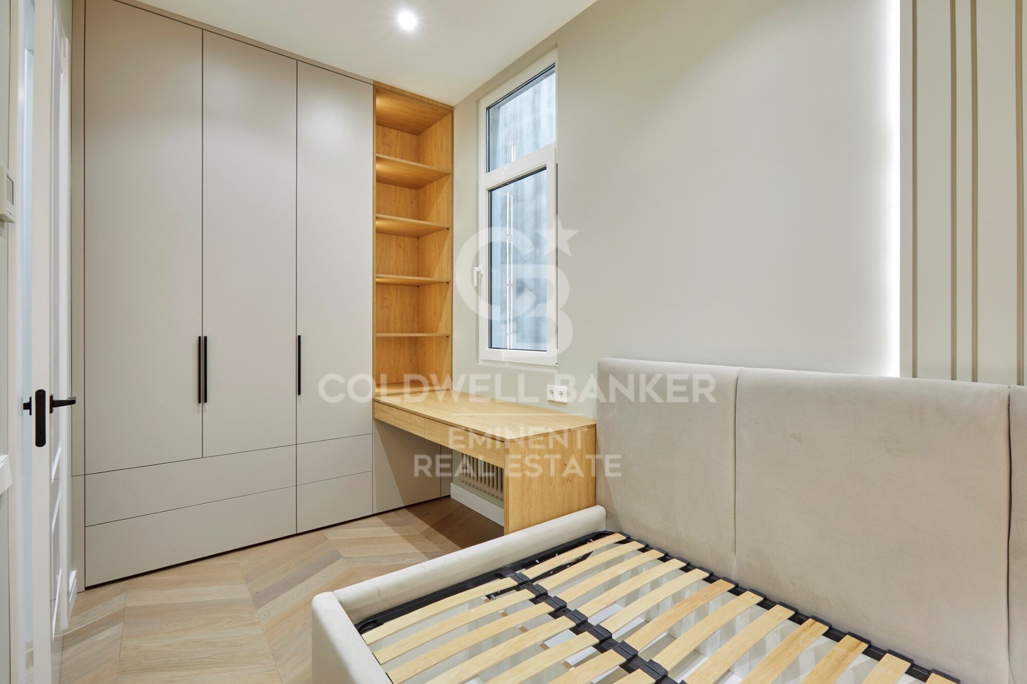 Designwohnung in einem Regalen Gebäude im Eixample mit Komplettsanierung und Blick auf den Passeig de Sant Joan