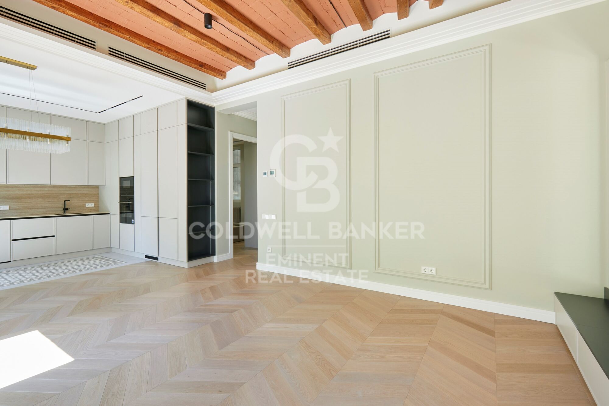 Designwohnung in einem Regalen Gebäude im Eixample mit Komplettsanierung und Blick auf den Passeig de Sant Joan